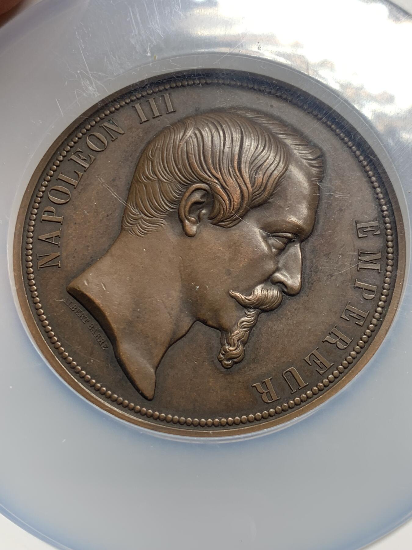 《竞宝斋》第285场- 周日，周一 2场连拍 （全场包邮） NGC MS61 法国拿破仑三世青铜“维多利亚女王访问”纪念章  棕色 1855年铸造 以纪念维多利亚女王8月18日至27日访问滨海布洛涅市 大盒封装 超大规格 手指铭