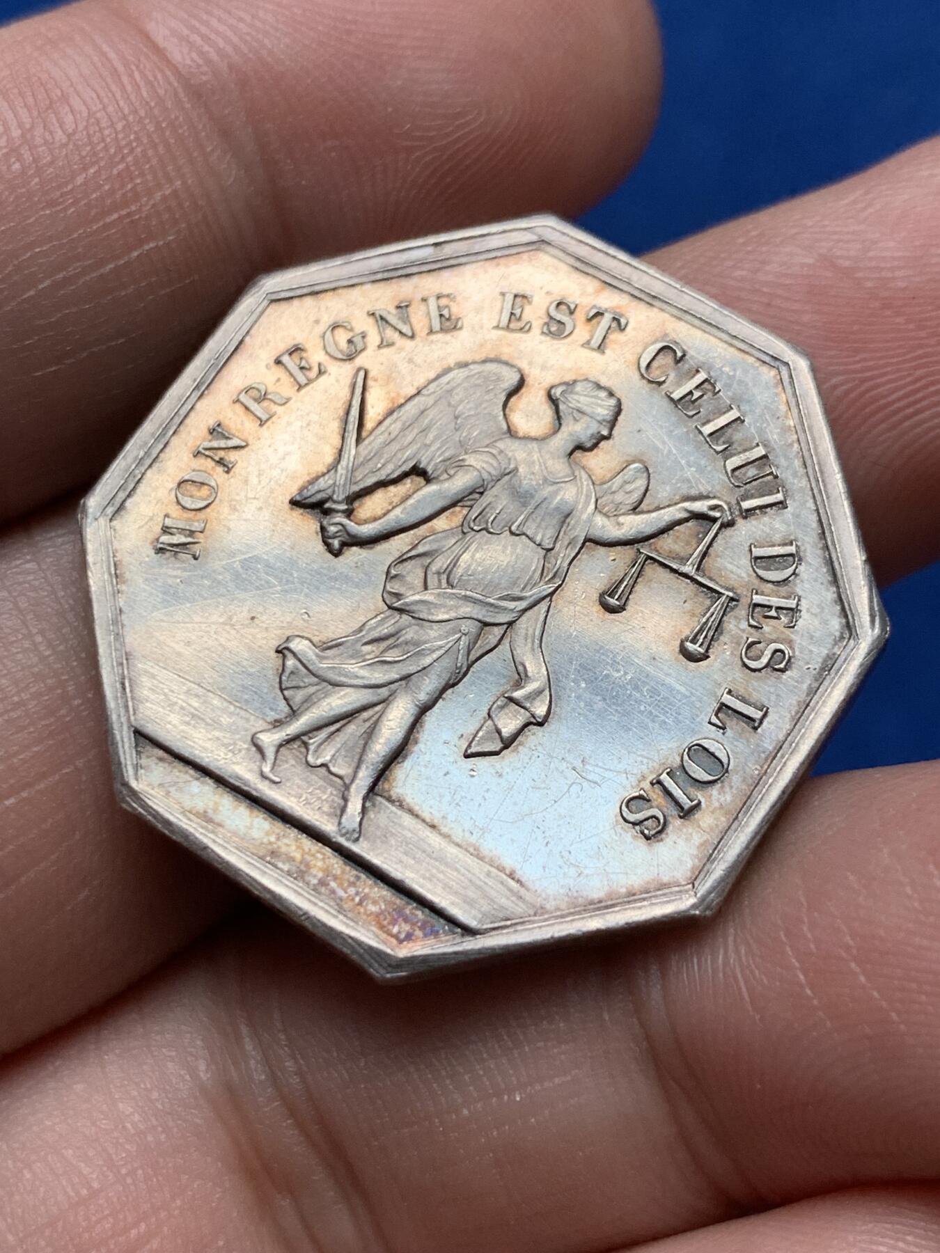 《竞宝斋》第285场- 周日，周一 2场连拍 （全场包邮） 1845-1860年 法国普瓦捷市公证人银章 正义女神细节漂亮 两面底板镜面光感 品相好 可入盒