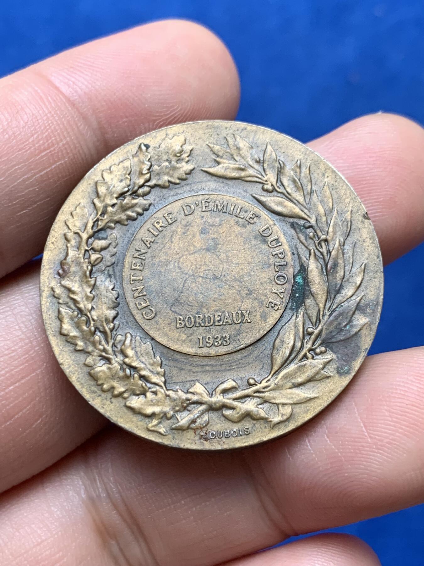 《竞宝斋》第285场- 周日，周一 2场连拍 （全场包邮） 两枚一组 法国纺织和服装材料联盟工会镀银铜章（49.7mm 48g）+不知名人物头像铜章（35.9mm 21.8g）细节见图