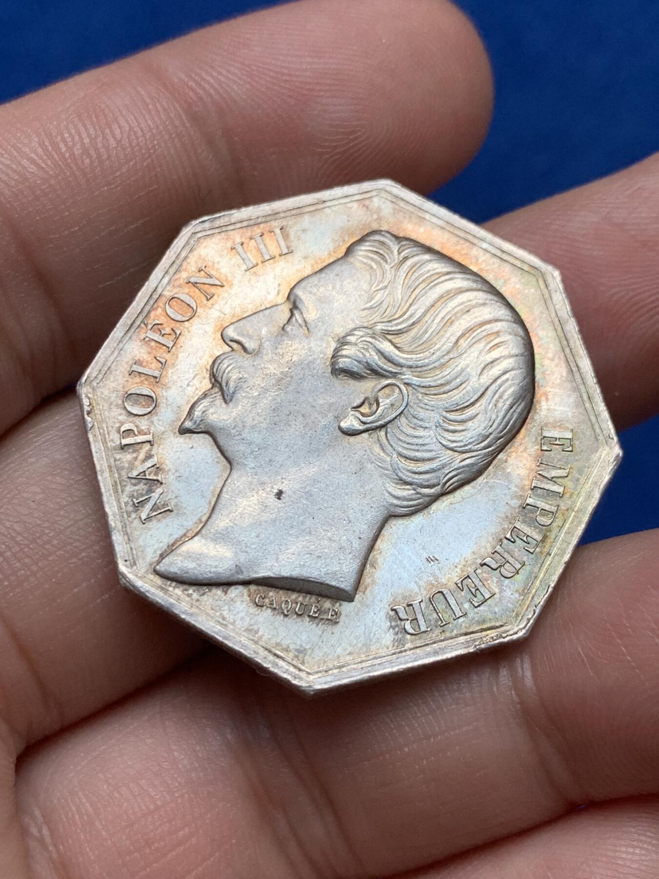 《竞宝斋》第285场- 周日，周一 2场连拍 （全场包邮） 1860-1879年 法国拿破仑三世商业经济人银章 蜜蜂边铭银标 两面五彩 细节完美 品相好 可入盒