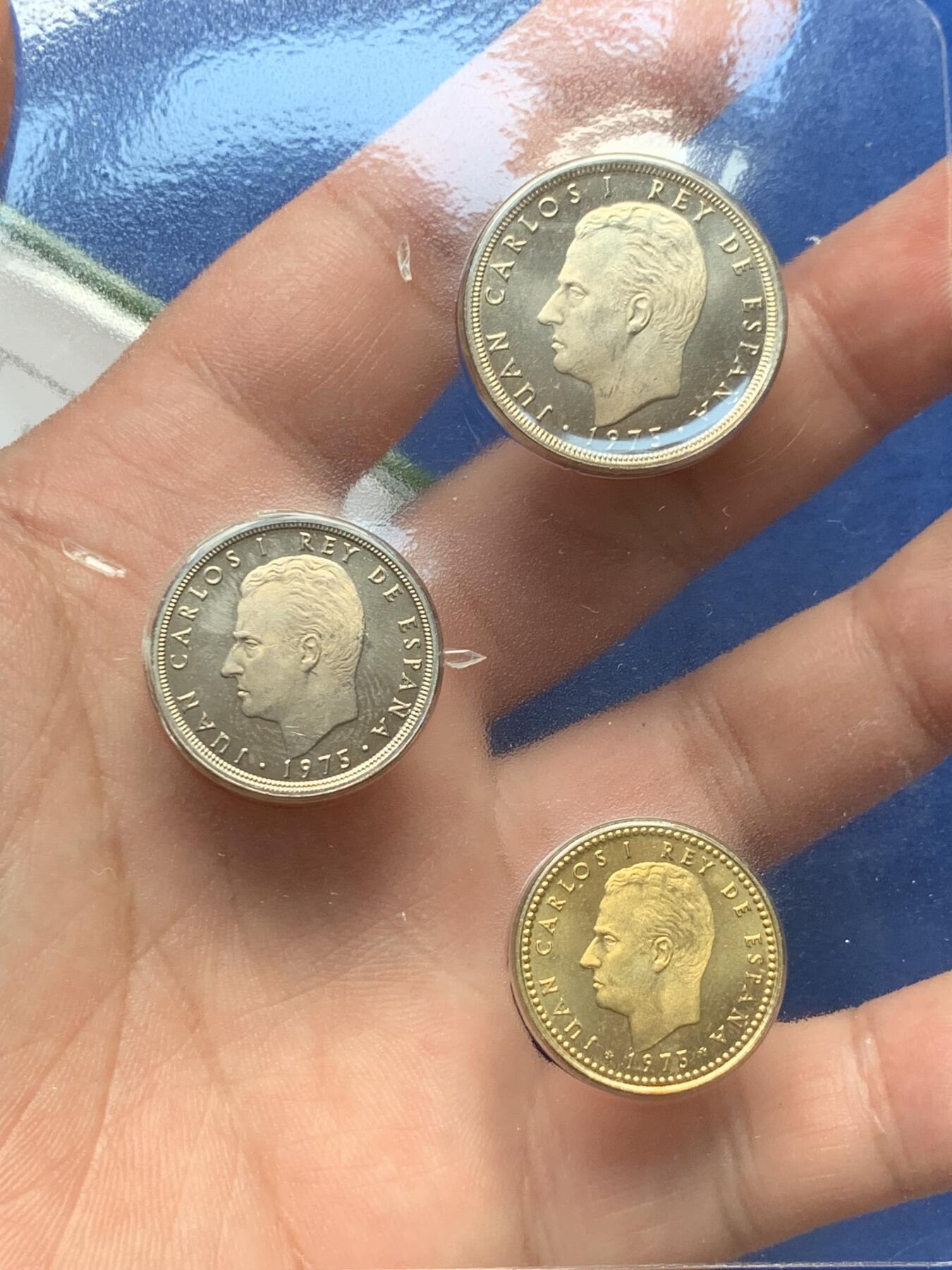 《竞宝斋》第285场- 周日，周一 2场连拍 （全场包邮） 册装 西班牙1975胡安卡洛斯一世3枚装套币