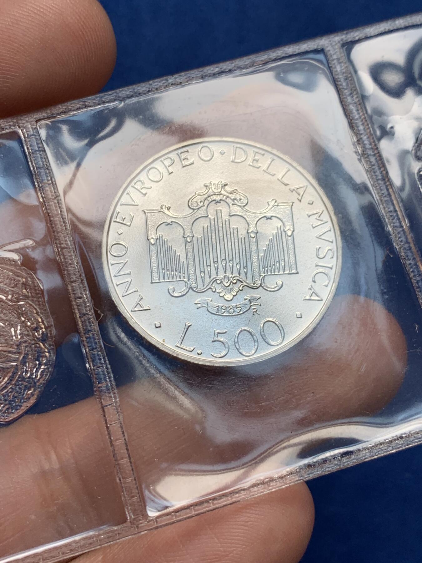 《竞宝斋》第285场- 周日，周一 2场连拍 （全场包邮） 意大利1985年欧盟音乐节500里拉银币 封装