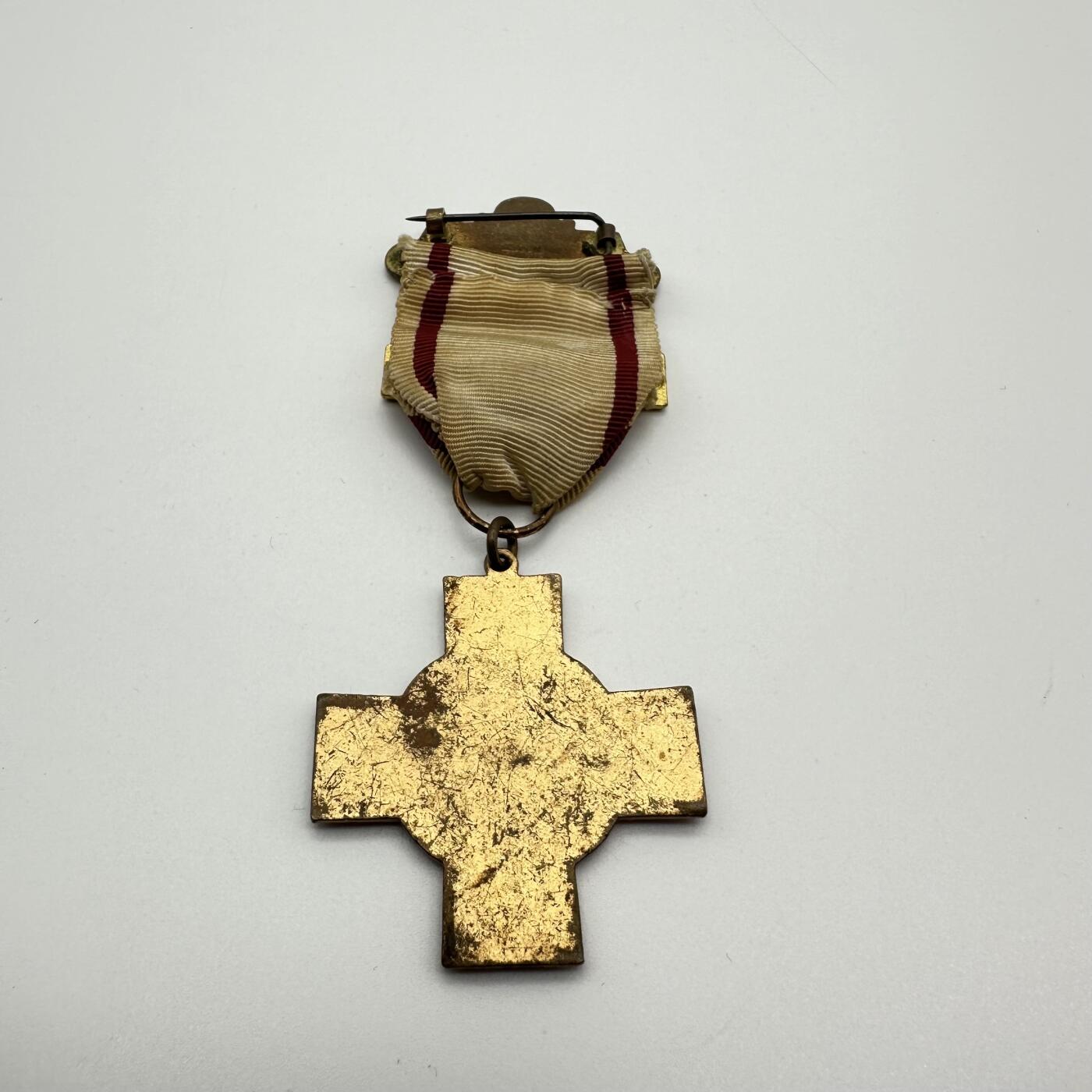 勋章奖章交易所7.6日拍卖 英国红十字会纪念章