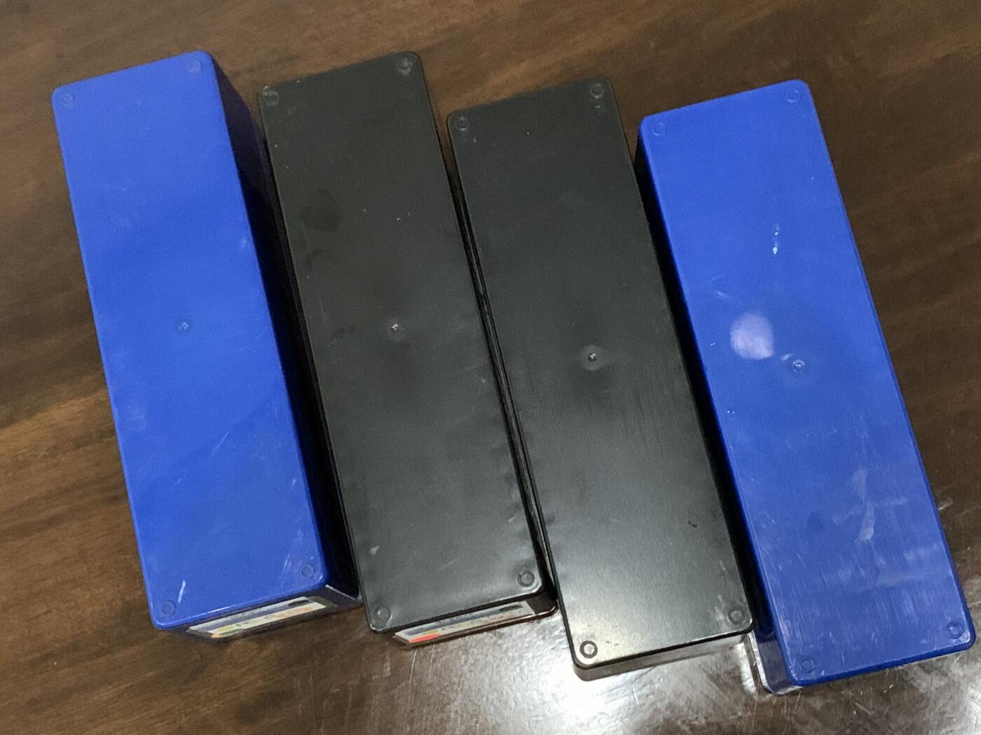 《竞宝斋》第285场- 周日，周一 2场连拍 （全场包邮） PCGS评级币包装盒4个 每个可放20枚评级币 细节见图