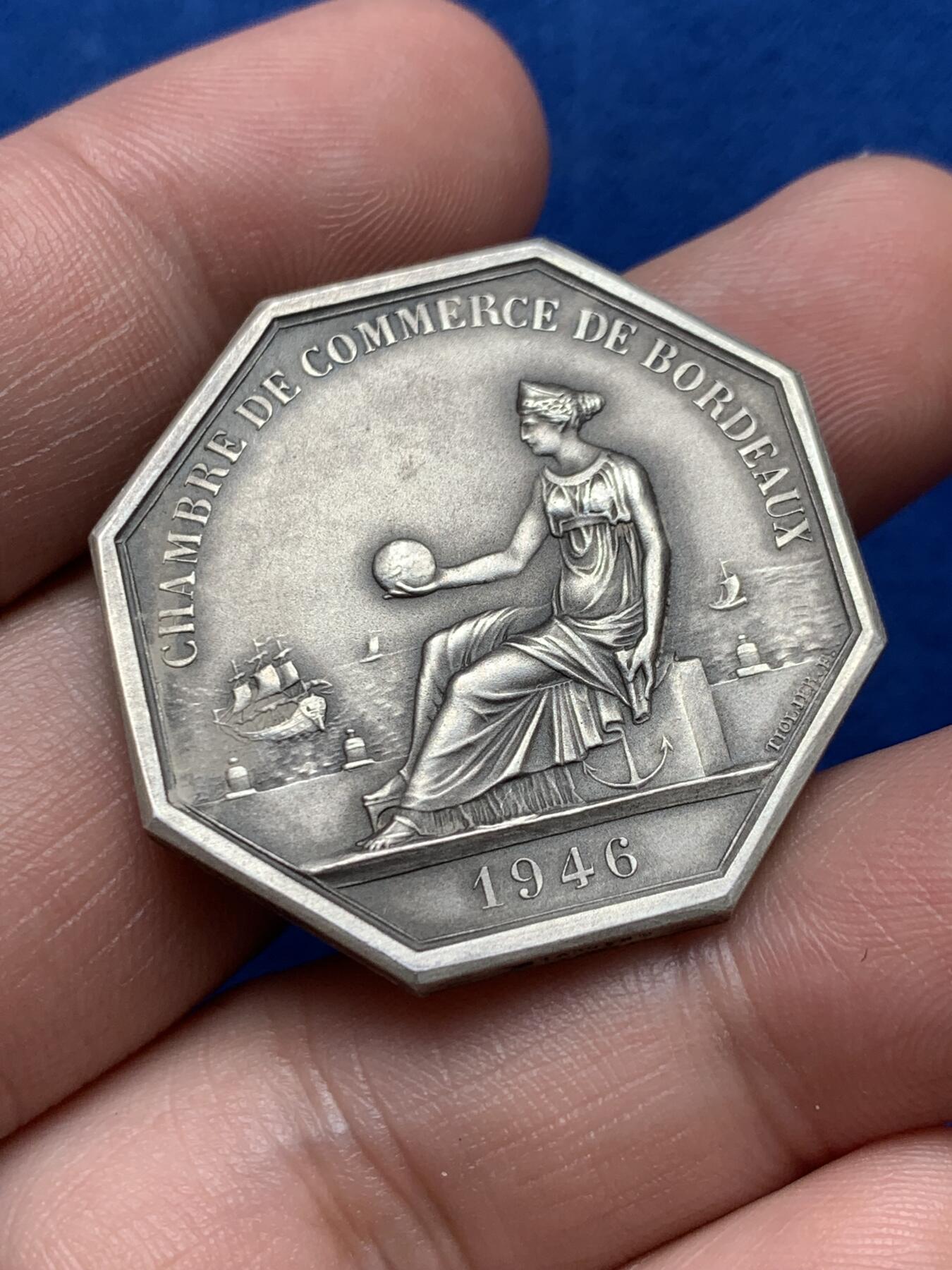 《竞宝斋》第285场- 周日，周一 2场连拍 （全场包邮） 法国1946波尔多商会八角银代币 丰饶角1ARGENT边铭 34mm 21g