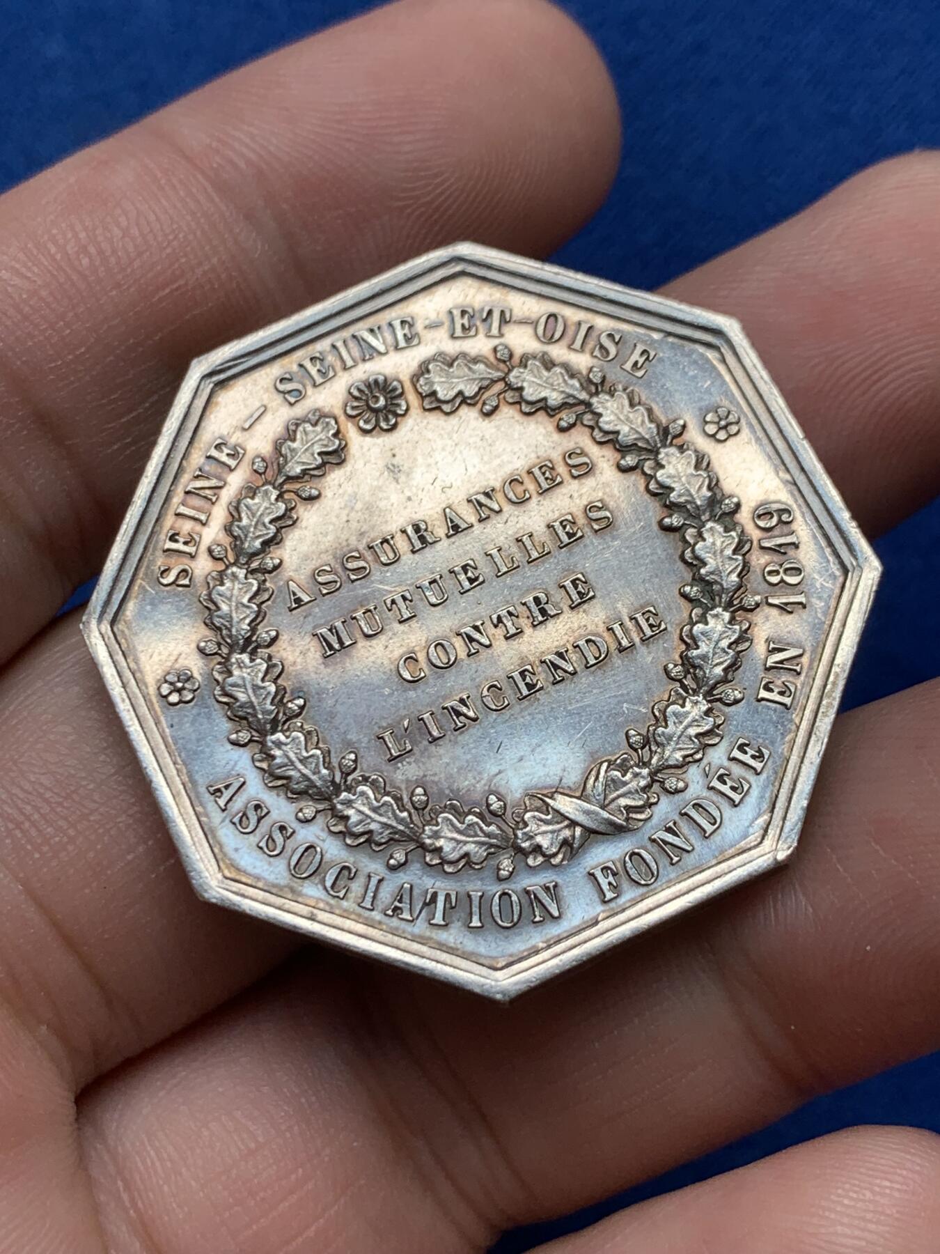 《竞宝斋》第285场- 周日，周一 2场连拍 （全场包邮） 1819年法国瓦兹保险协会八角银代币 丰饶角边铭 36mm 21.9g