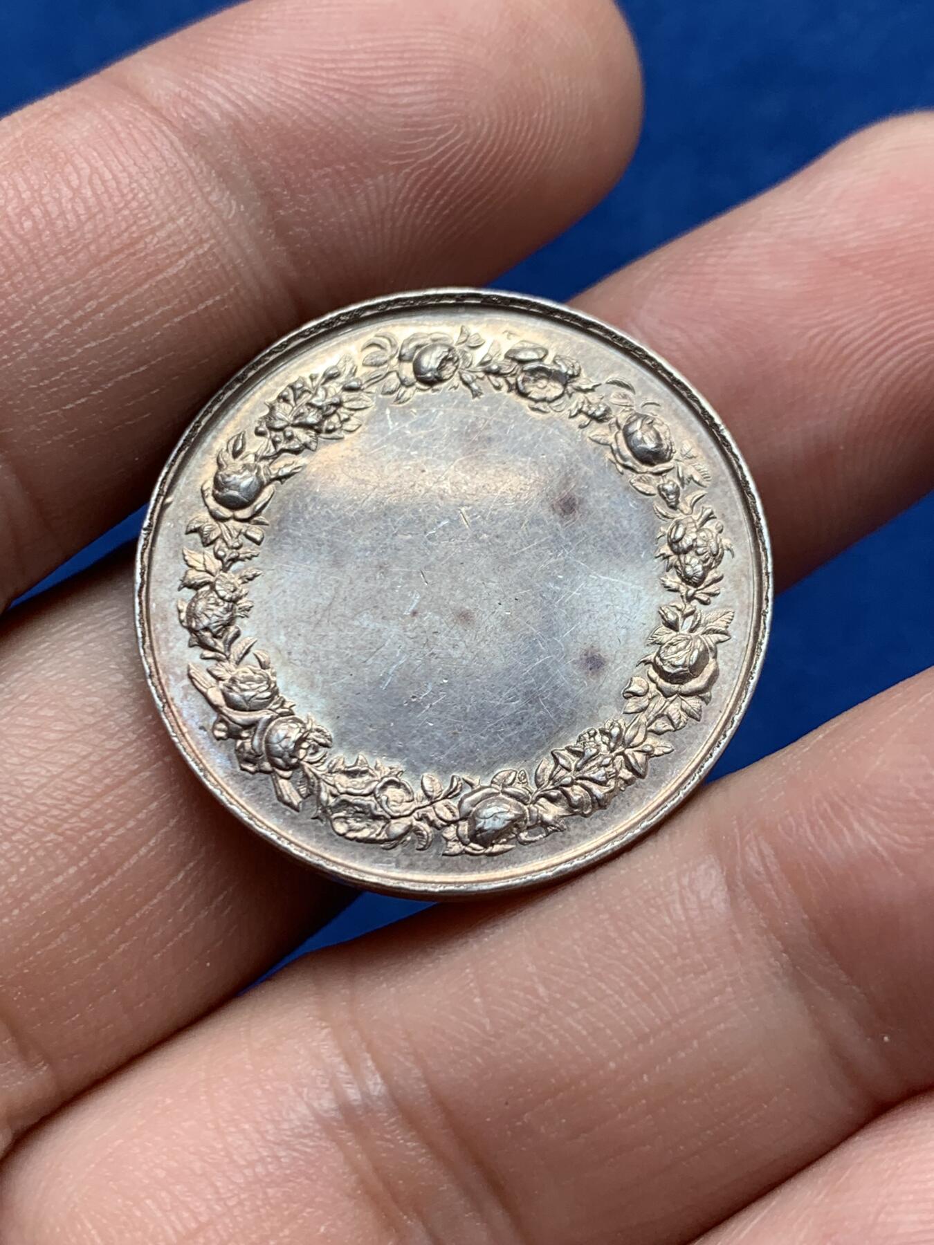 《竞宝斋》第285场- 周日，周一 2场连拍 （全场包邮） 法国婚姻纪念圆型银章 无字牵手版 丰饶角边铭 28mm 11.2g