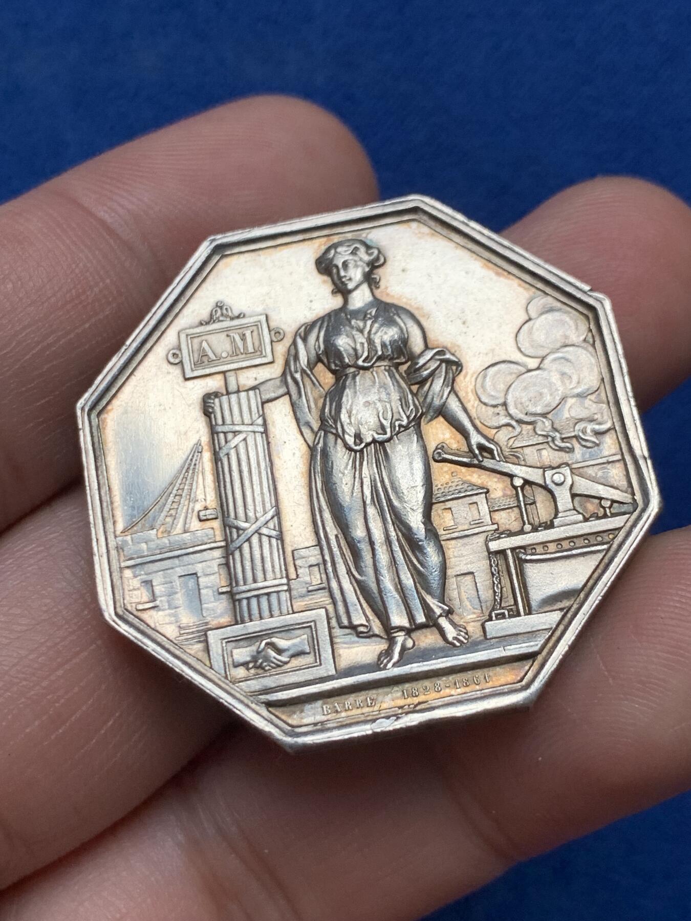 《竞宝斋》第285场- 周日，周一 2场连拍 （全场包邮） 1819年法国瓦兹保险协会八角银代币 丰饶角边铭 36mm 21.9g