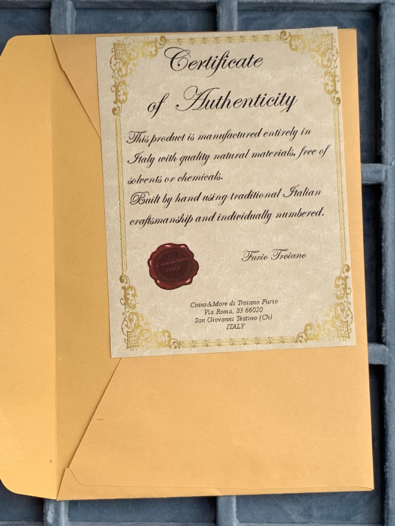 《竞宝斋》第285场- 周日，周一 2场连拍 （全场包邮） Coins & More意大利纯手工实木高端钱币收纳盒。长宽高约：353x243x37mm，格子内径约：58.6X65.5mm