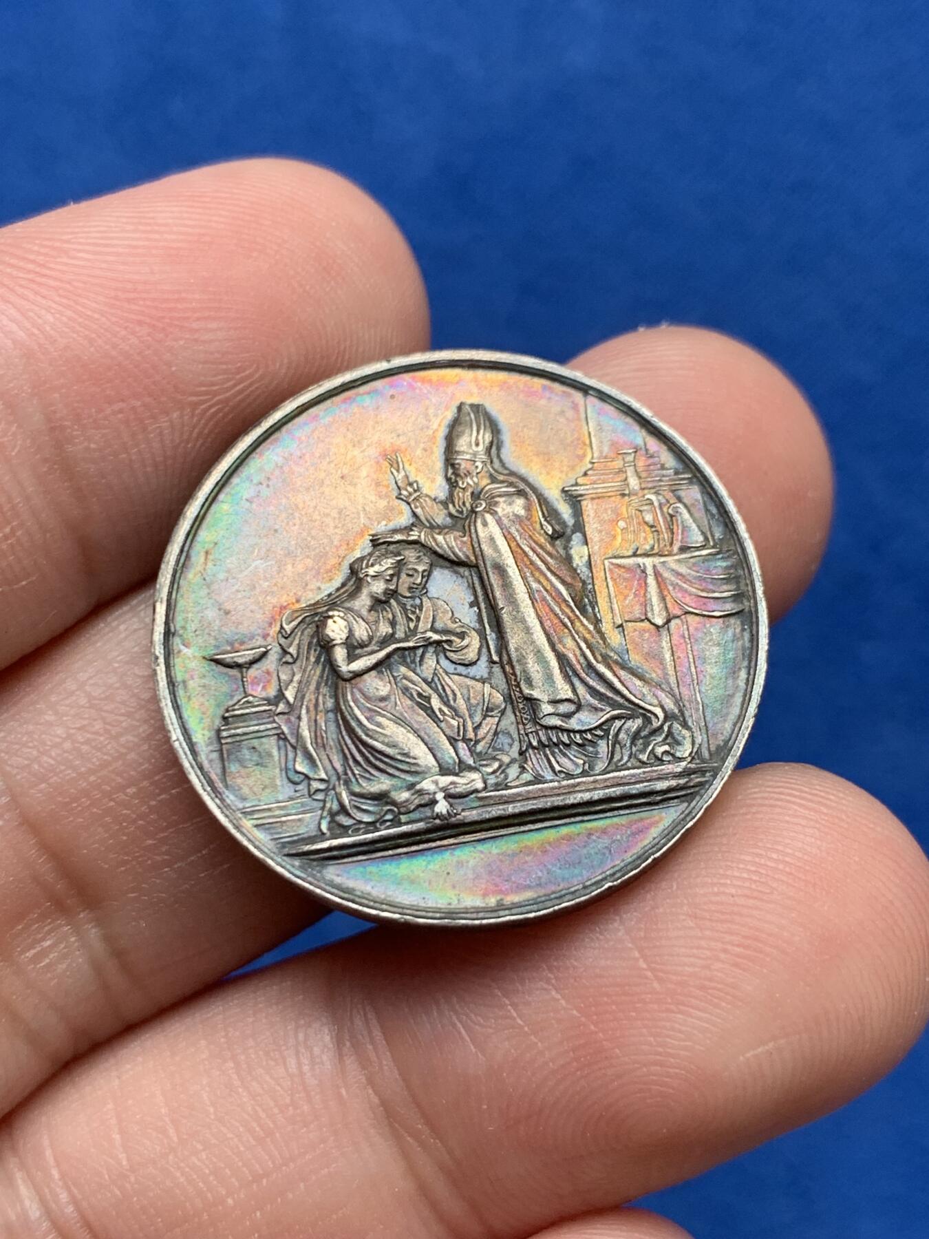 《竞宝斋》第285场- 周日，周一 2场连拍 （全场包邮） 法国基督教婚礼圆型银章  无字版 蜜蜂边铭 27mm 9.7g