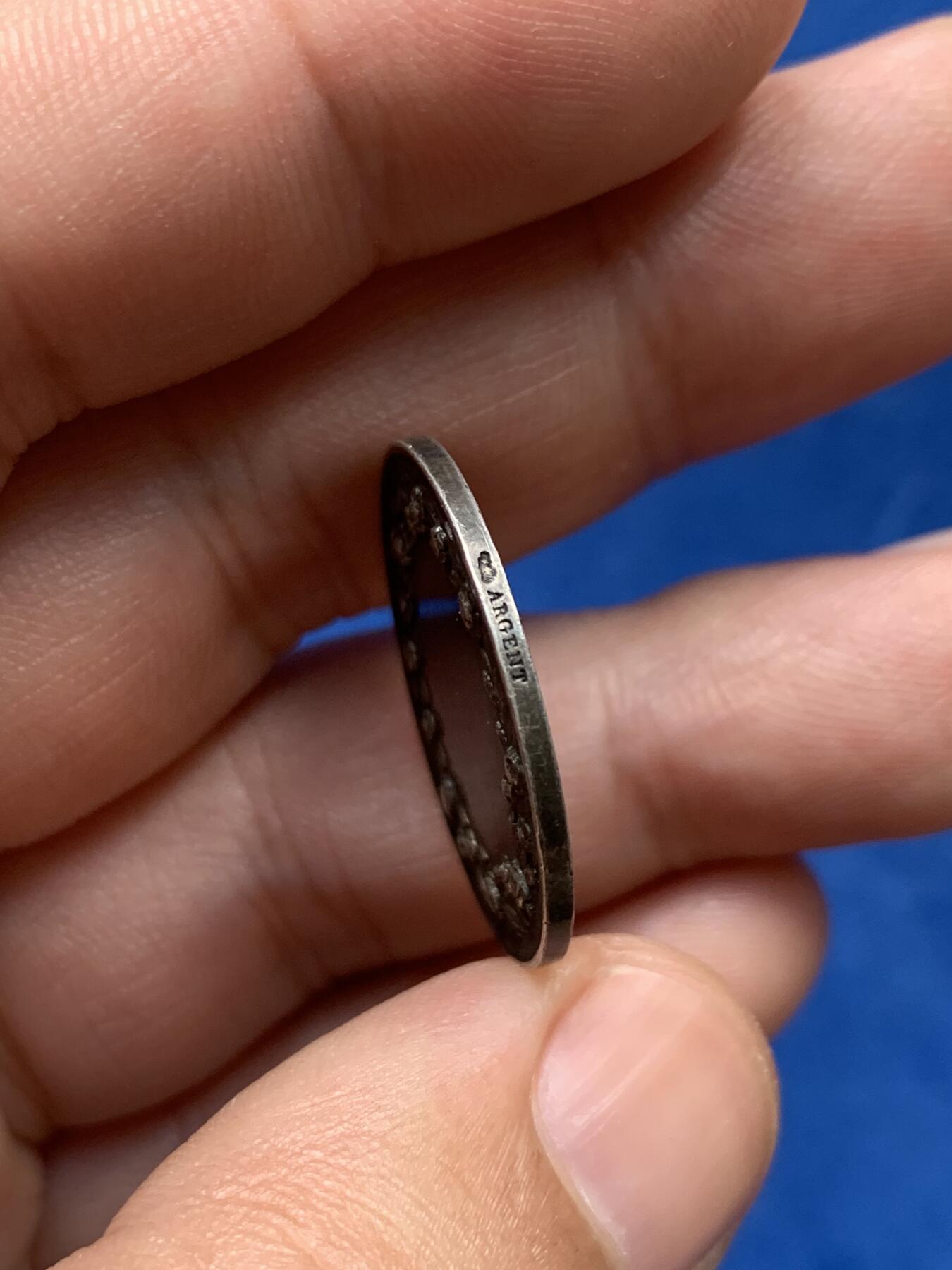 《竞宝斋》第285场- 周日，周一 2场连拍 （全场包邮） 法国基督教婚礼圆型银章 丰饶角边铭 24mm 5.2g