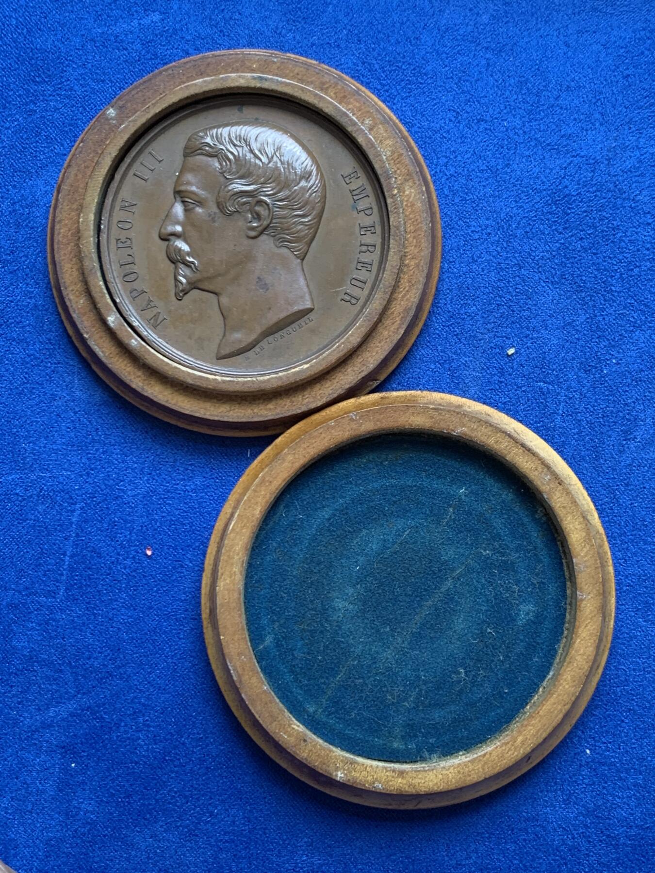 《竞宝斋》第285场- 周日，周一 2场连拍 （全场包邮） 1863年法国拿破仑三世农业铜章 木质原盒 大尺寸 直径51.1mm 重量60.8克