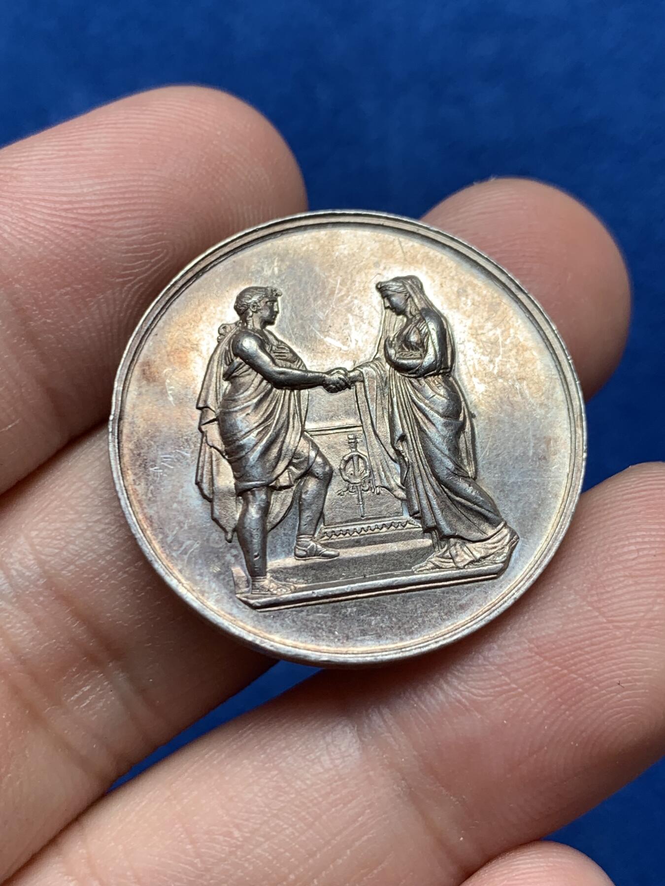 《竞宝斋》第285场- 周日，周一 2场连拍 （全场包邮） 法国婚姻纪念圆型银章 无字牵手版 丰饶角边铭 28mm 11.2g