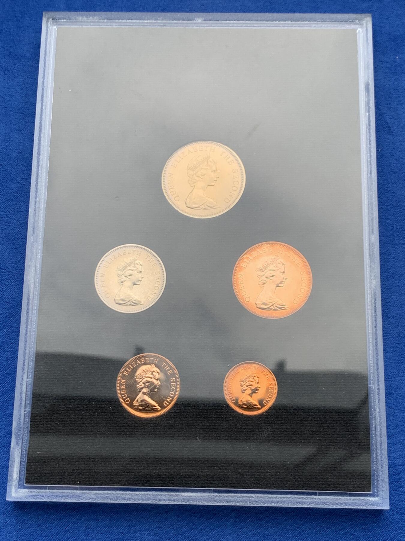 《竞宝斋》第285场- 周日，周一 2场连拍 （全场包邮） 福克兰群岛1974年精制套币 此为福克兰群岛首套精制套币