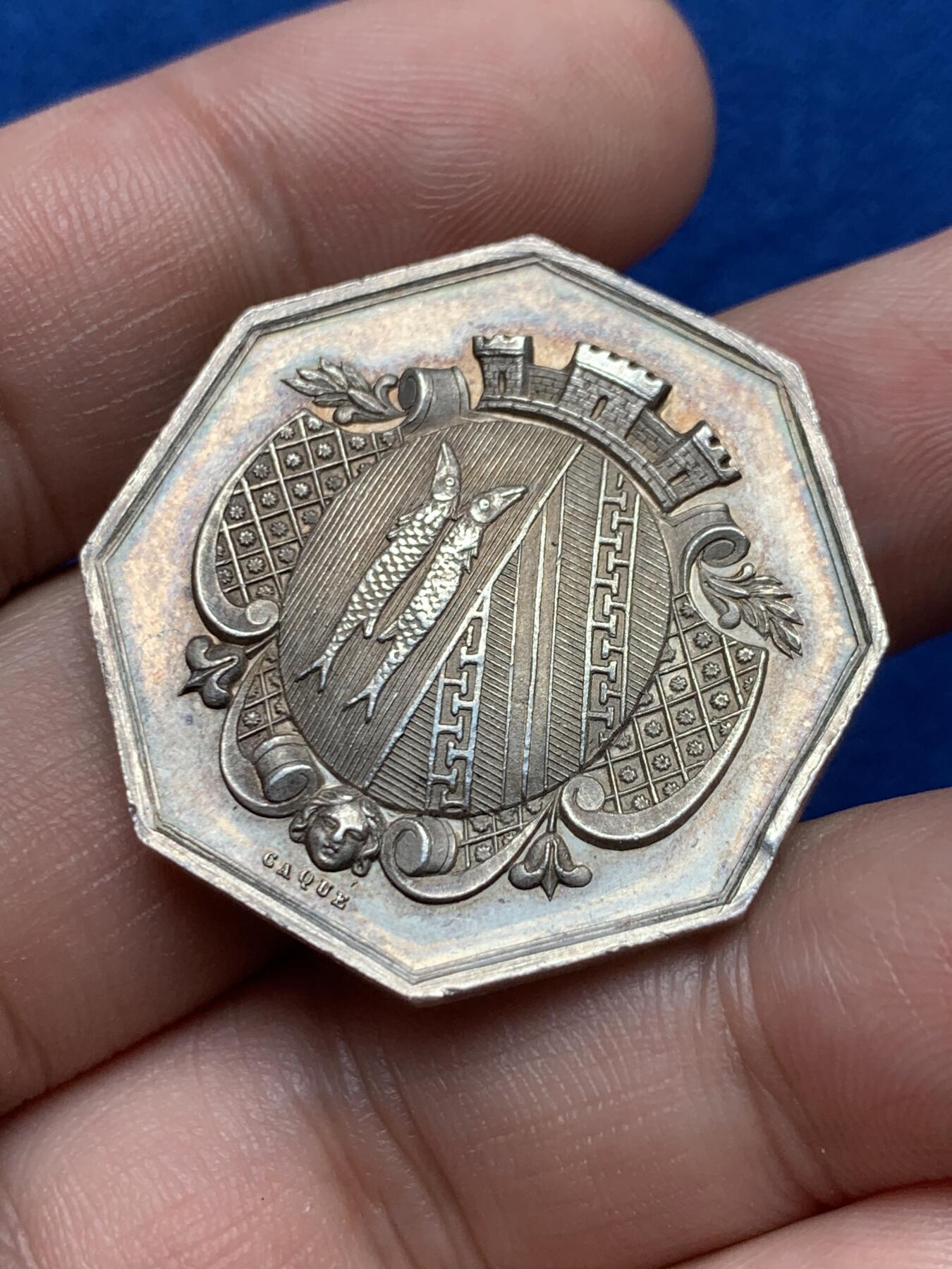 《竞宝斋》第285场- 周日，周一 2场连拍 （全场包邮） 法国塞纳河巴尔储蓄银行八角银质代币 蜜蜂边铭 32mm 16.3g