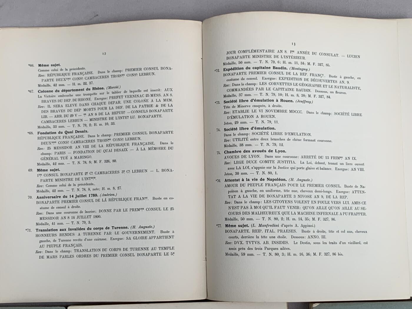 《竞宝斋》第285场- 周日，周一 2场连拍 （全场包邮） 拿破仑 Bramsen章牌目录，各大鉴定公司引用目录，专业级目录，该目录分三册，分别是1799-1809（1904年发行），1810-1815（1907年发行），1816-1869（1913年发行）。该目录为原版目录，为华盛顿图书馆藏书。