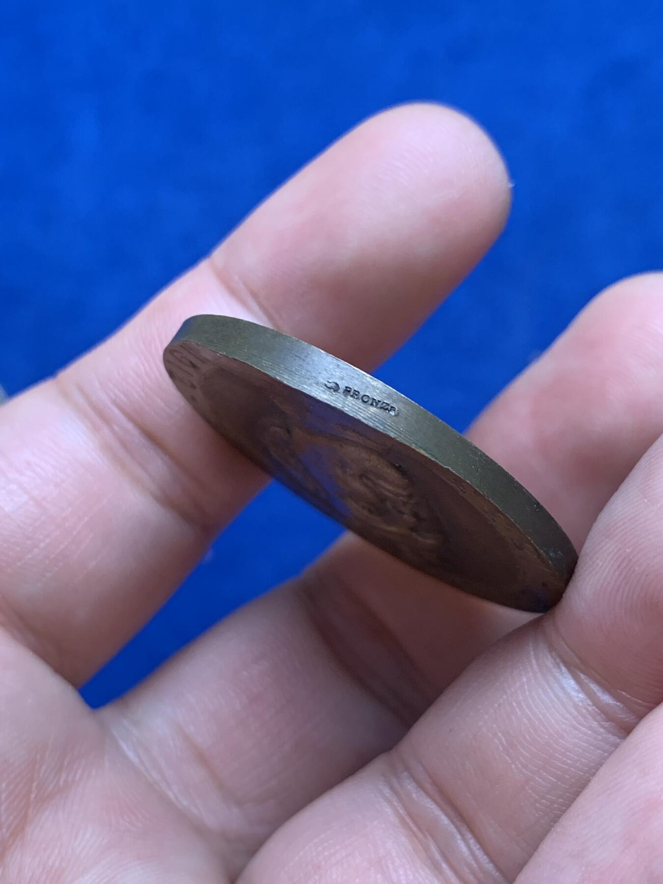 《竞宝斋》第285场- 周日，周一 2场连拍 （全场包邮） 两枚一组 法国纺织和服装材料联盟工会镀银铜章（49.7mm 48g）+不知名人物头像铜章（35.9mm 21.8g）细节见图