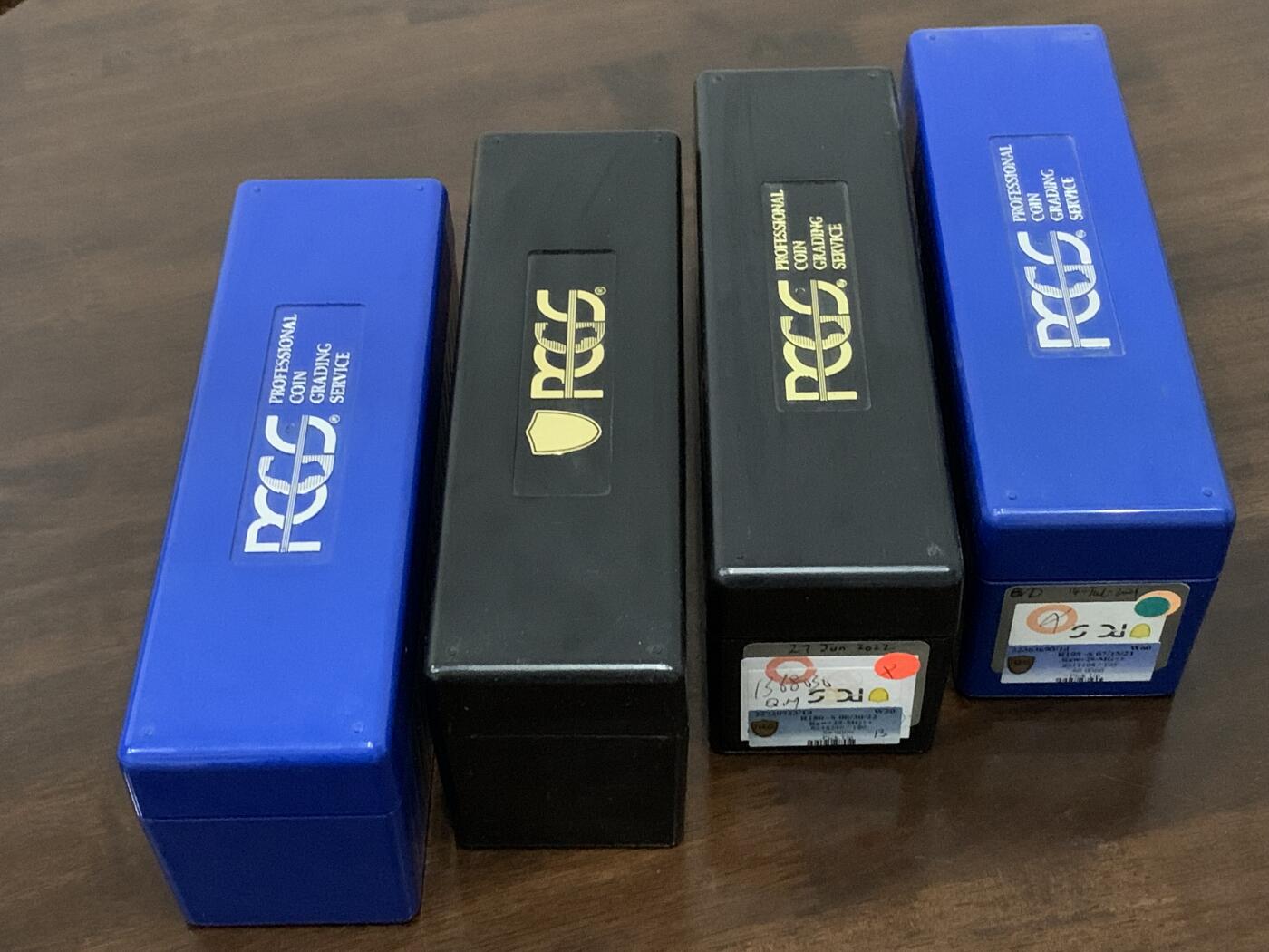 《竞宝斋》第285场- 周日，周一 2场连拍 （全场包邮） PCGS评级币包装盒4个 每个可放20枚评级币 细节见图