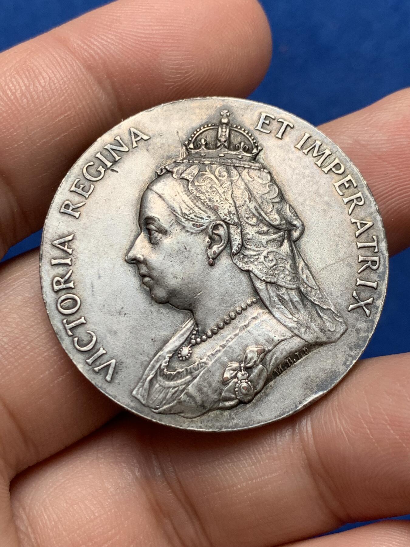 《竞宝斋》第285场- 周日，周一 2场连拍 （全场包邮） 英国1897年维多利亚加冕60周年纪念镀银纪念章 细节见图 34.4mm 28.2g