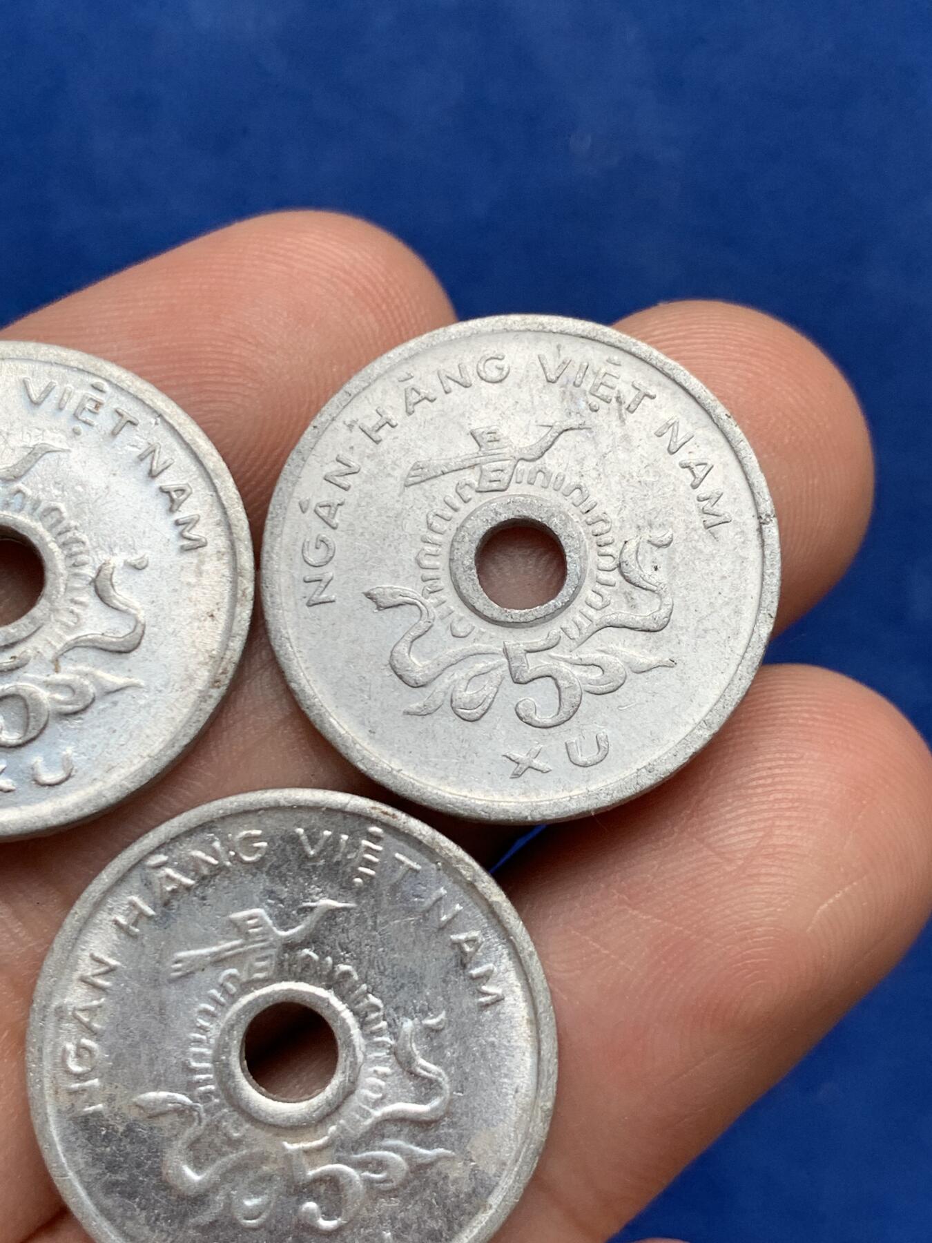 《竞宝斋》第285场- 周日，周一 2场连拍 （全场包邮） 3枚一组 越南1975年5苏铝币