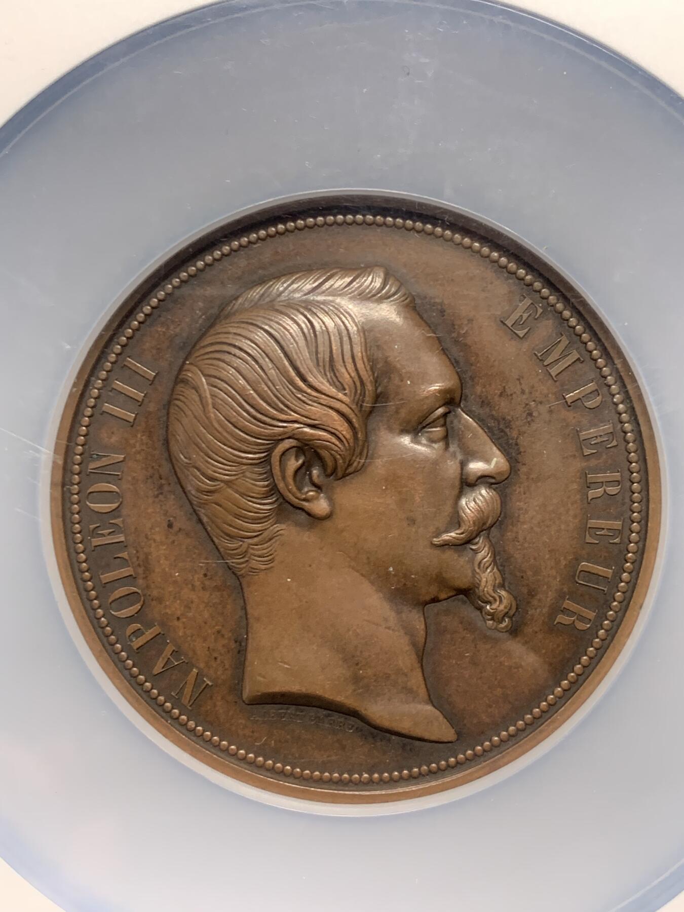 《竞宝斋》第285场- 周日，周一 2场连拍 （全场包邮） NGC MS61 法国拿破仑三世青铜“维多利亚女王访问”纪念章  棕色 1855年铸造 以纪念维多利亚女王8月18日至27日访问滨海布洛涅市 大盒封装 超大规格 手指铭