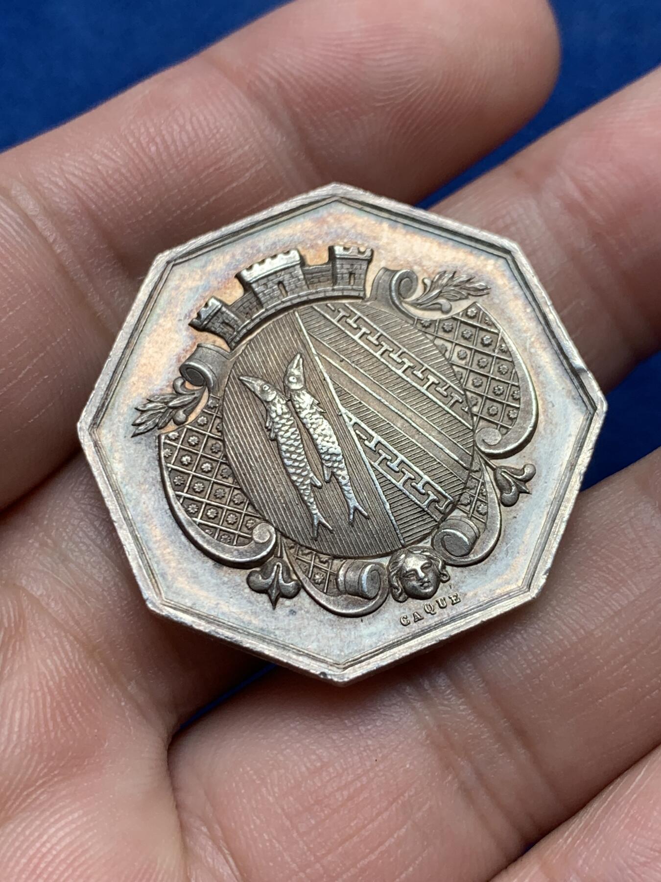 《竞宝斋》第285场- 周日，周一 2场连拍 （全场包邮） 法国塞纳河巴尔储蓄银行八角银质代币 蜜蜂边铭 32mm 16.3g