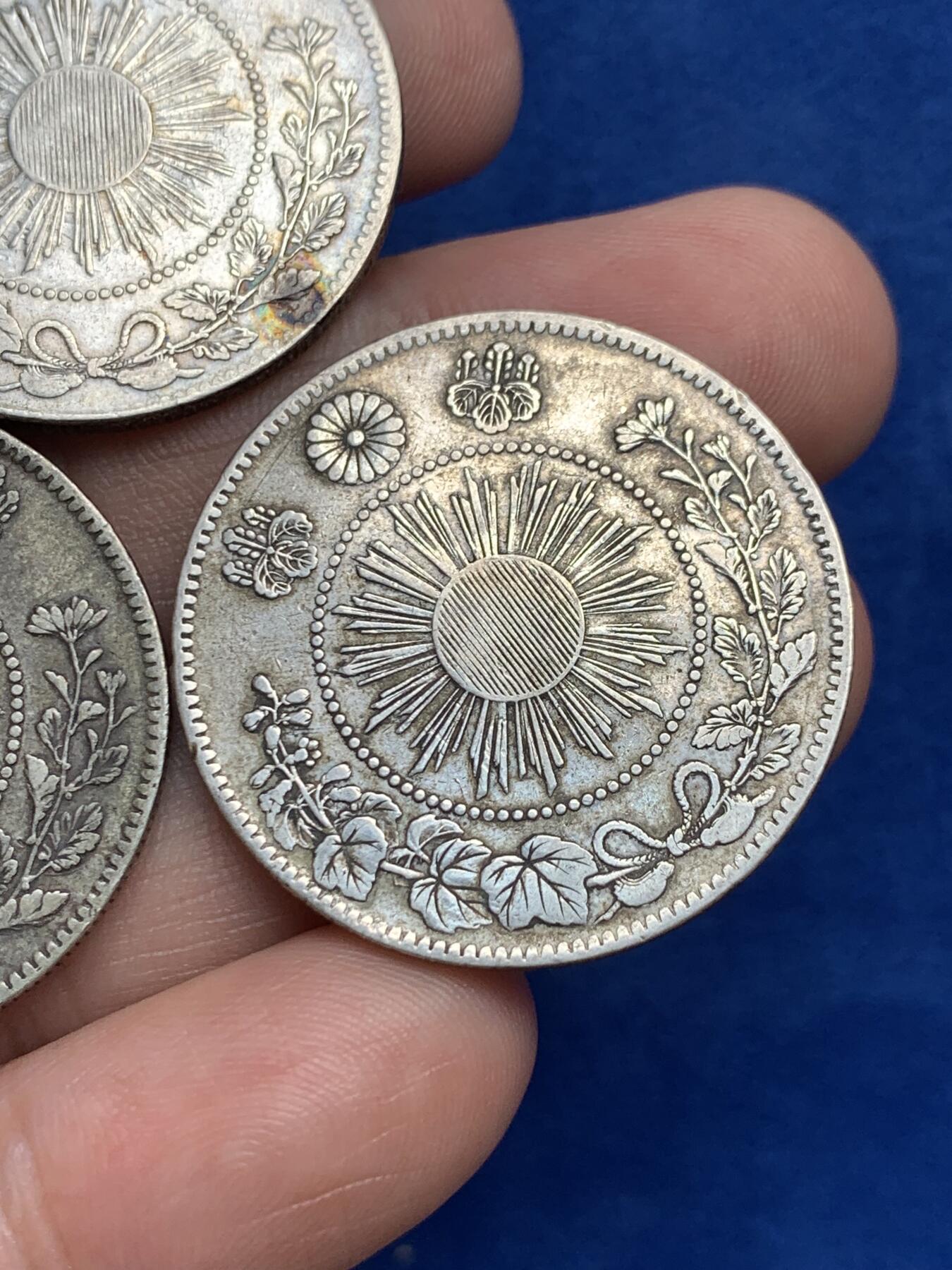 《竞宝斋》第285场- 周日，周一 2场连拍 （全场包邮） 3枚一组 日本明治三年50钱银币 细节见图