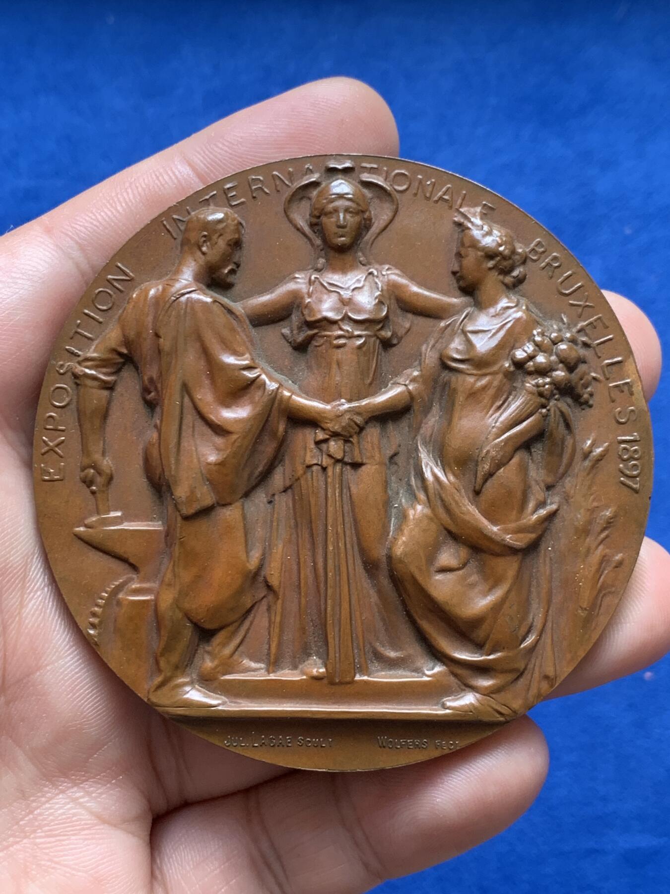 《竞宝斋》第285场- 周日，周一 2场连拍 （全场包邮） 1897年比利时王国利奥波德二世超大铜章 69.8mm 150g 布鲁塞尔世博会题材