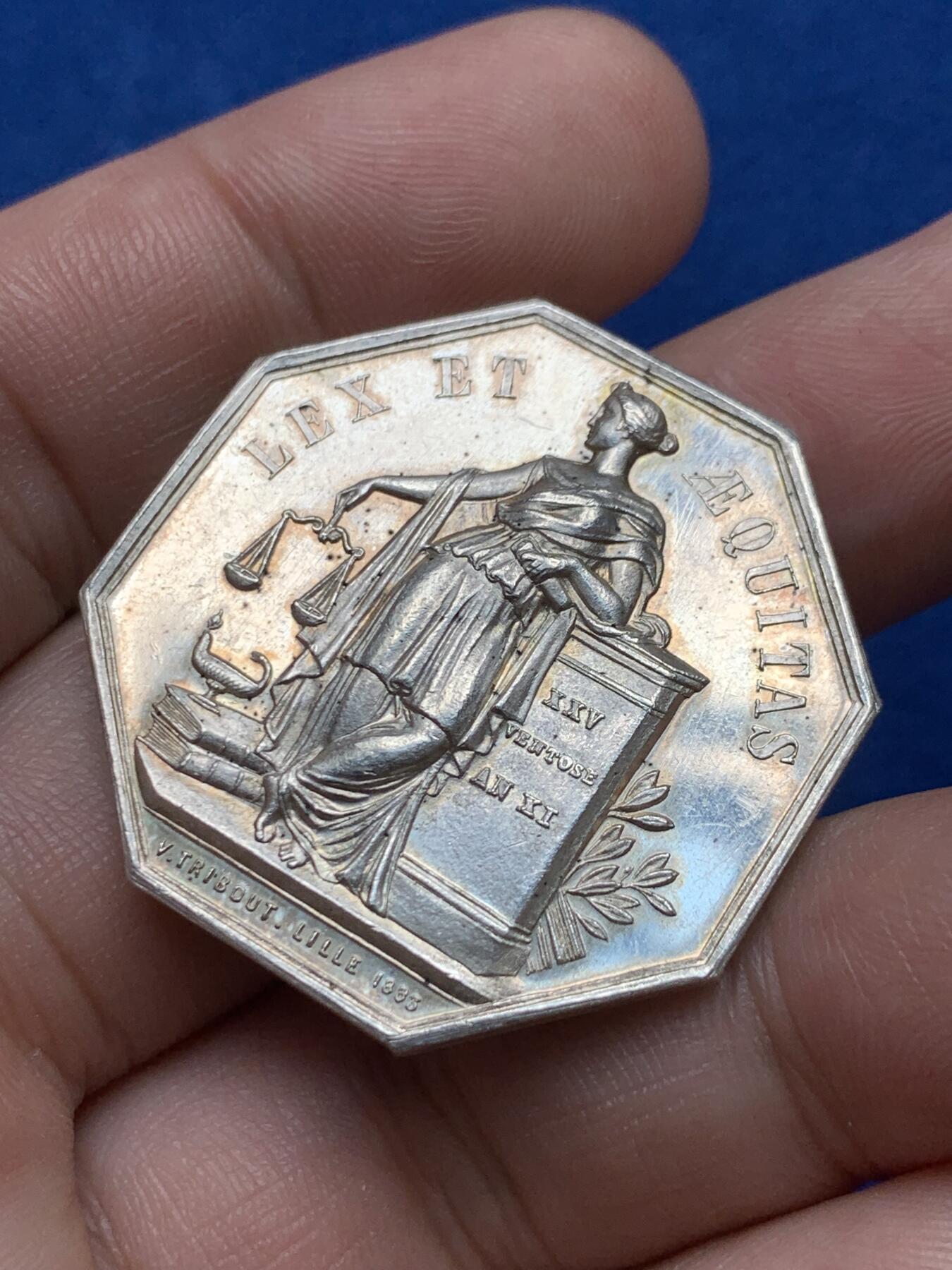 《竞宝斋》第285场- 周日，周一 2场连拍 （全场包邮） 1860-1880年法国里尔地区公证人八角银质代币 丰饶角边铭 34mm 19g