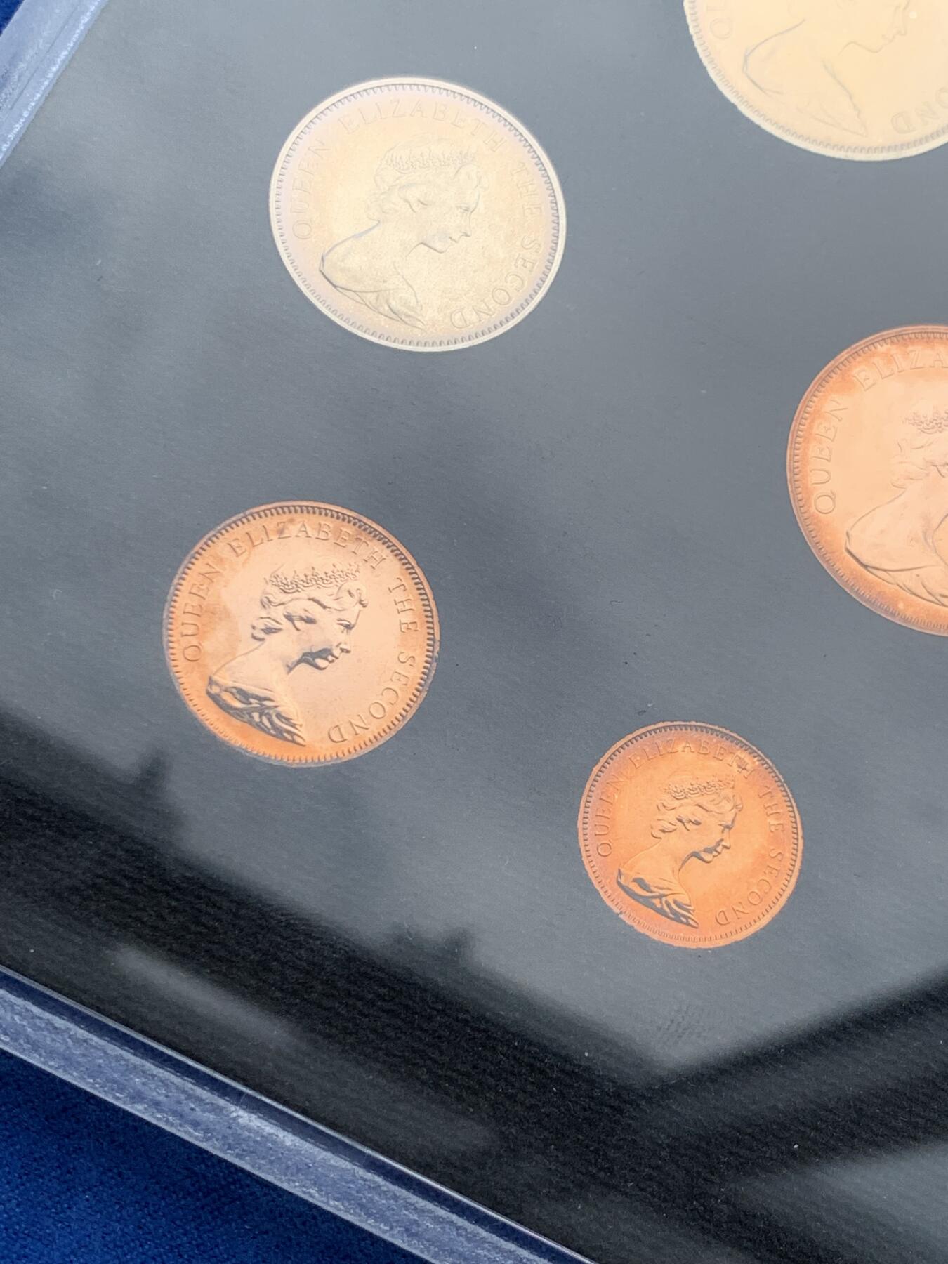 《竞宝斋》第285场- 周日，周一 2场连拍 （全场包邮） 福克兰群岛1974年精制套币 此为福克兰群岛首套精制套币