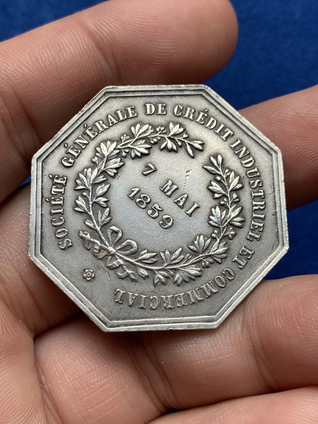 《竞宝斋》第285场- 周日，周一 2场连拍 （全场包邮） 1859年法国商业信贷公司八角银代币 丰饶角边铭 37mm 20.9g