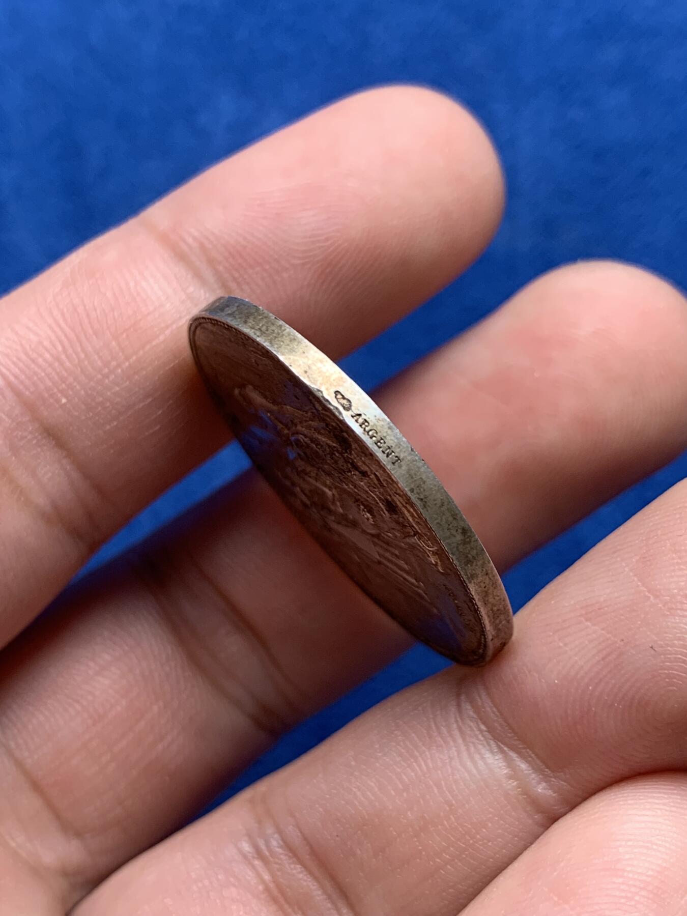 《竞宝斋》第285场- 周日，周一 2场连拍 （全场包邮） 法国1887基督教婚礼圆型银章 丰饶角边铭 30mm 13.9g