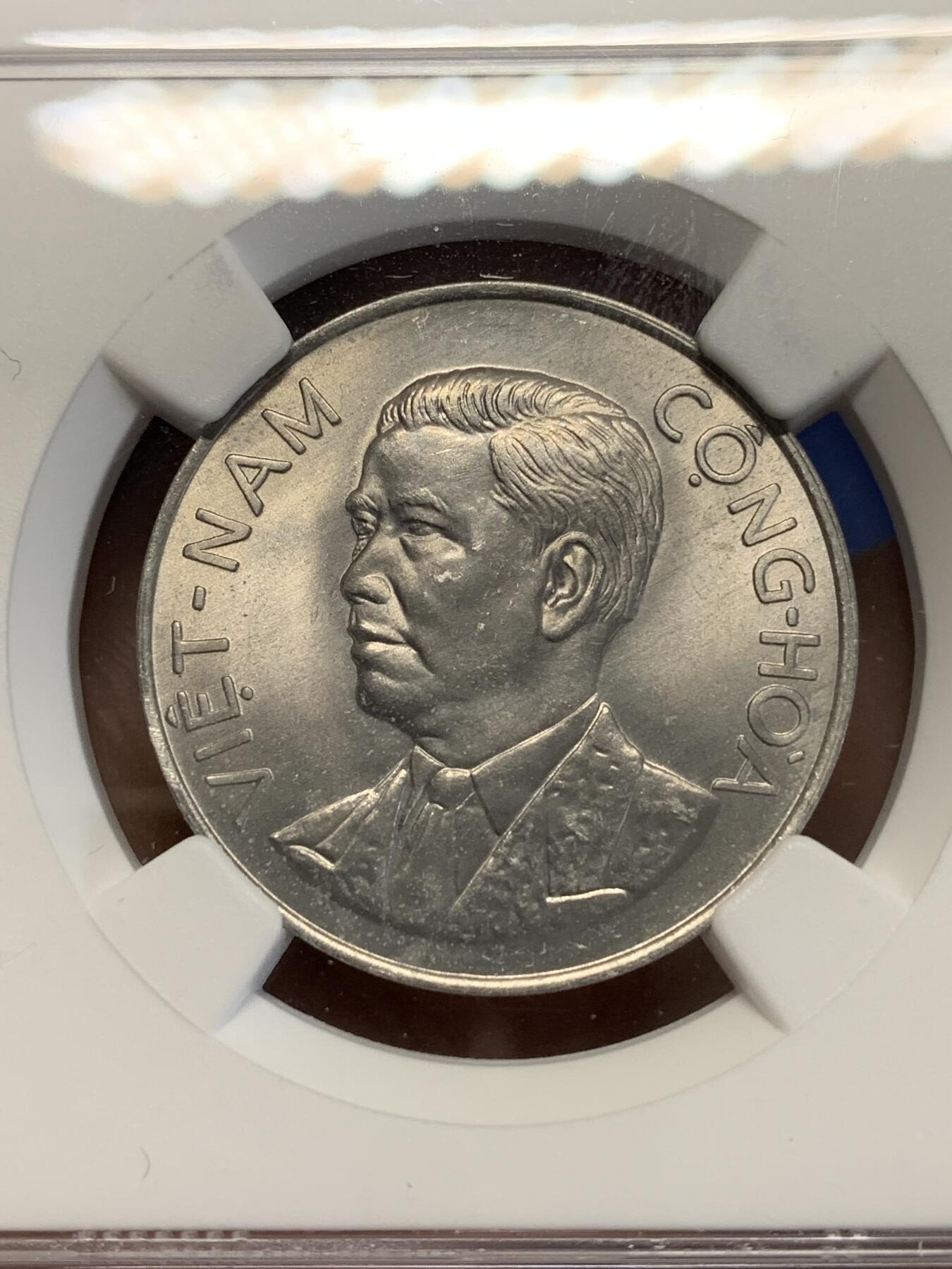 《竞宝斋》第285场- 周日，周一 2场连拍 （全场包邮） NGC MS64 越南1963年吴庭艳头像50Xu铝币