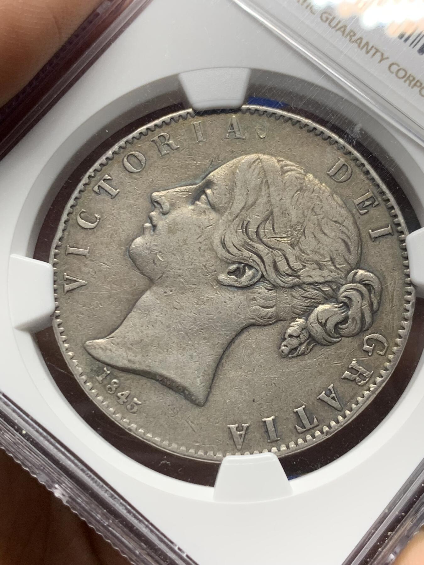 《竞宝斋》第285场- 周日，周一 2场连拍 （全场包邮） NGC XF45 英国1845年维多利亚早期1克朗银币 早年比后期价格高很多