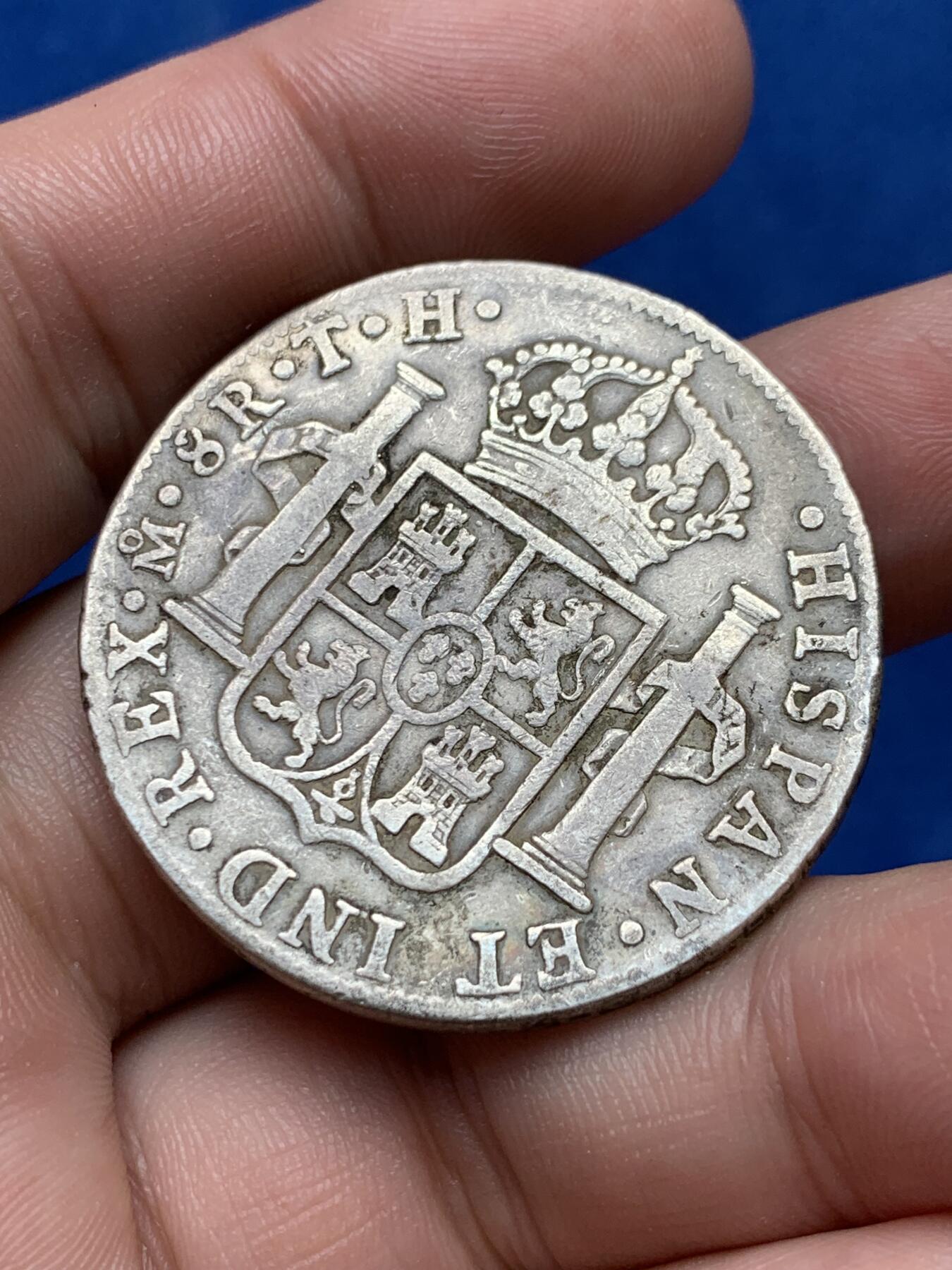 《竞宝斋》第285场- 周日，周一 2场连拍 （全场包邮） 西属墨西哥1807年卡四双柱8里亚尔银币 细节见图