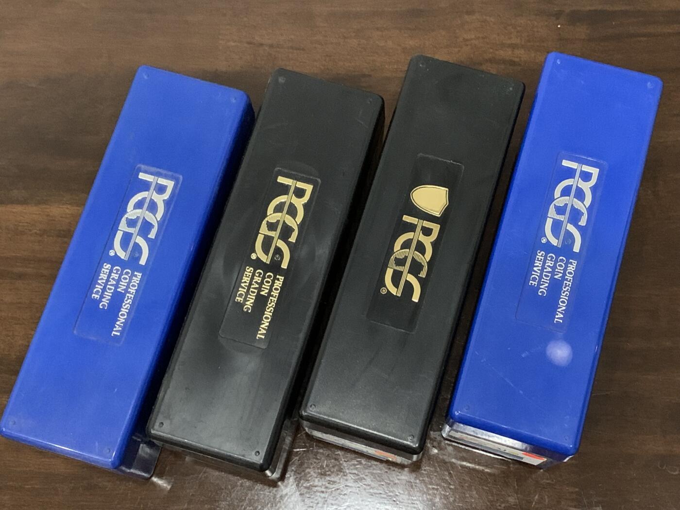 《竞宝斋》第285场- 周日，周一 2场连拍 （全场包邮） PCGS评级币包装盒4个 每个可放20枚评级币 细节见图