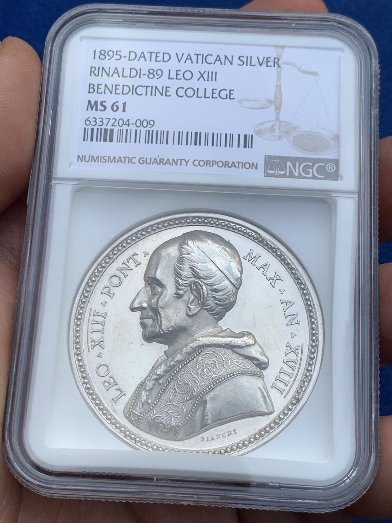 《竞宝斋》第285场- 周日，周一 2场连拍 （全场包邮） NGC MS61 梵蒂冈 1895年 利奥十三世 圣安塞尔莫学院 银章 加厚盒装 白净清晰