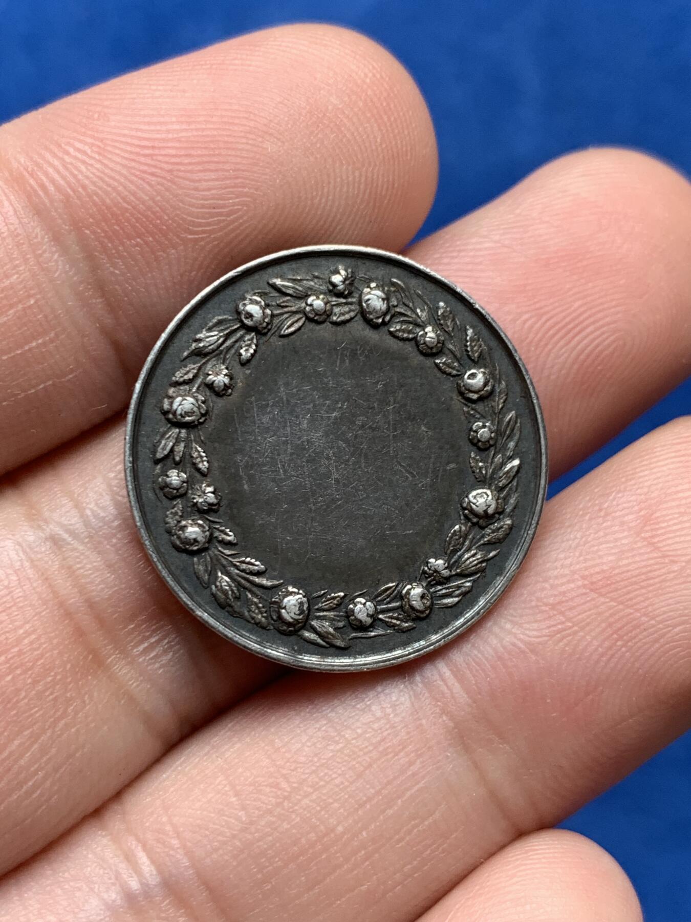 《竞宝斋》第285场- 周日，周一 2场连拍 （全场包邮） 法国基督教婚礼圆型银章 丰饶角边铭 24mm 5.2g