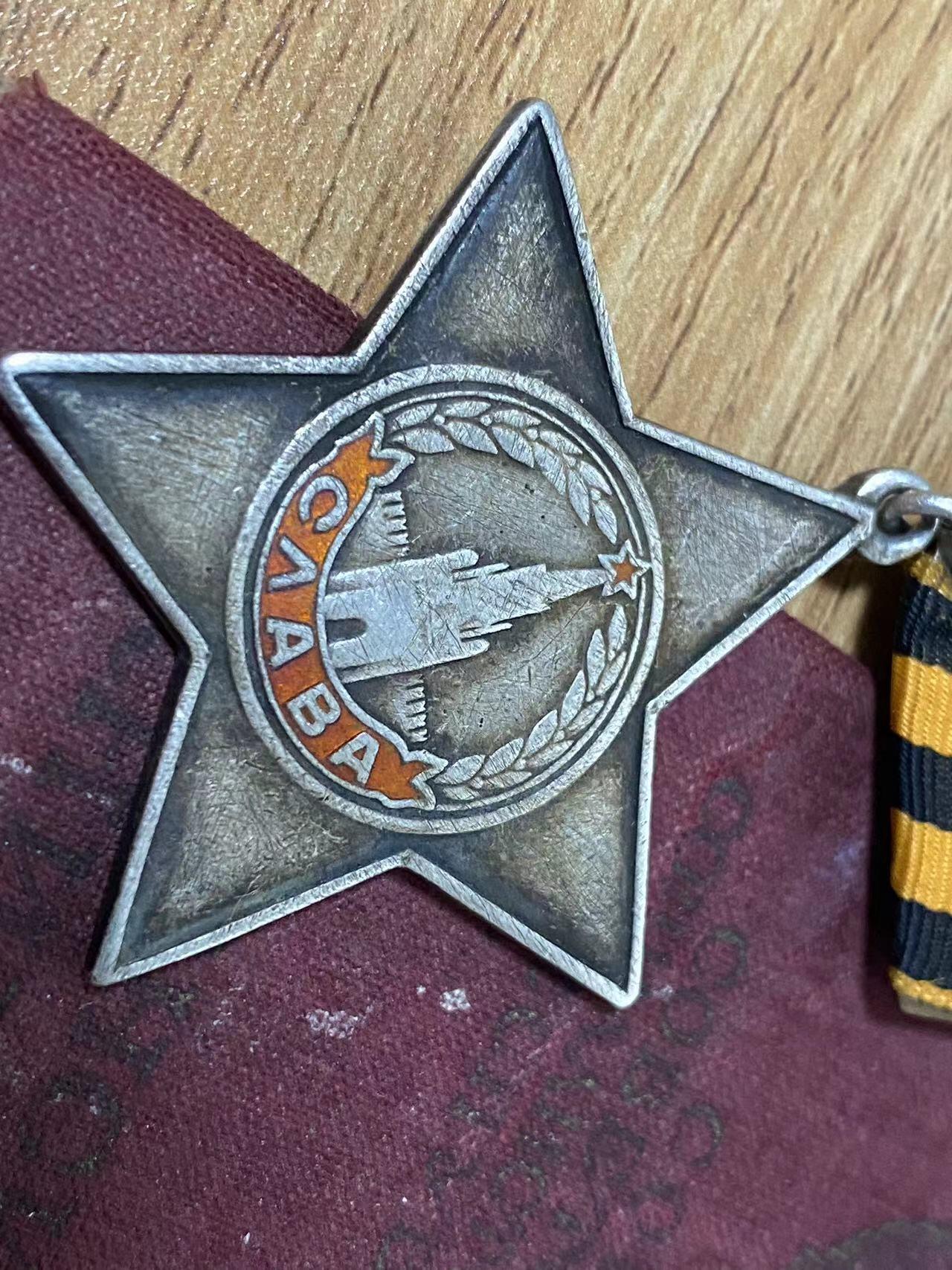 苏联勋章奖章6月30日拍卖7月7日晚上九点结束在麦稀奇 苏联三级光荣勋章战功套章 带证件 三光珐琅无损品相挺好 原环 铜挂 战功珐琅受损 白钢挂带号 带证件 奖励卡已经翻译所有章的 一级的也可以做参考  狂暴修复线路 也挺勇的 Пономарев Николай Ефимович都有奖励卡 都是战功所得