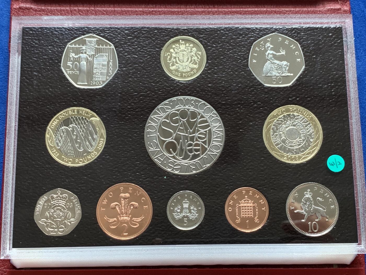 《竞宝斋》第285场- 周日，周一 2场连拍 （全场包邮） 英国2003年精致套币Proof 原盒证 带5镑伊丽莎白女王纪念币 封面附带原厂标识 品相不错 细节见图