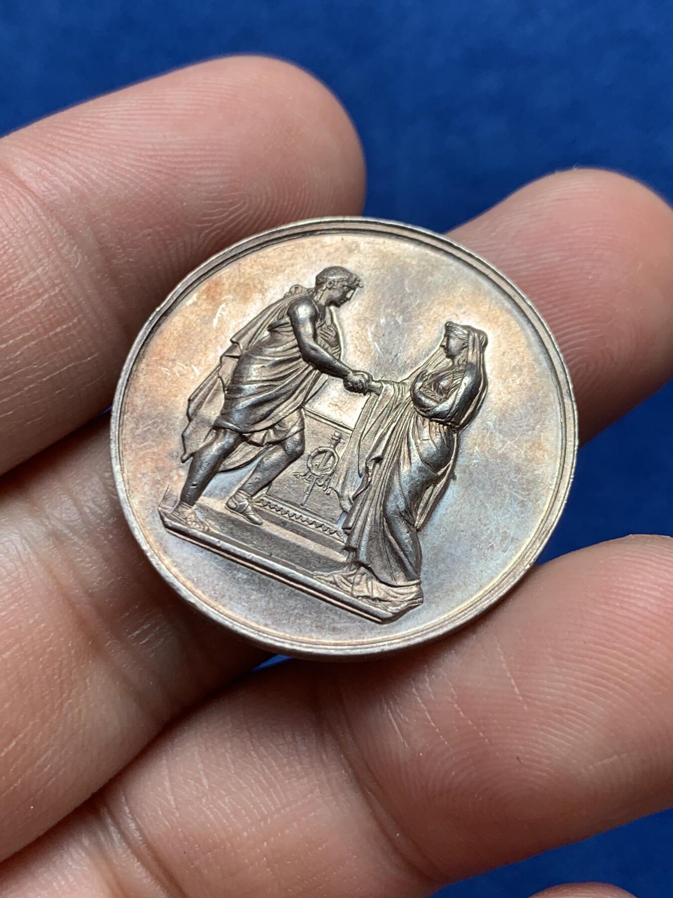 《竞宝斋》第285场- 周日，周一 2场连拍 （全场包邮） 法国婚姻纪念圆型银章 无字牵手版 丰饶角边铭 28mm 11.2g