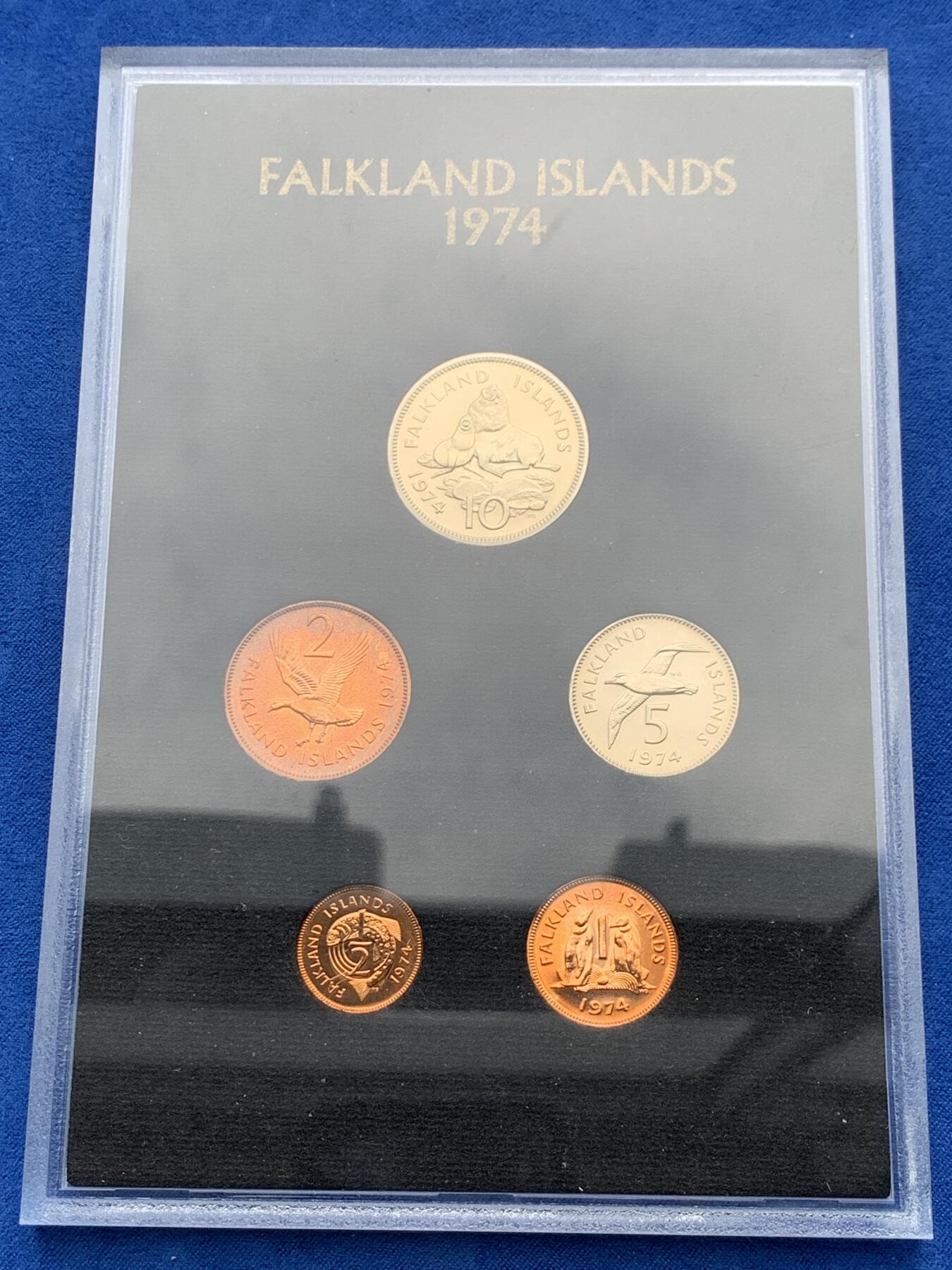 《竞宝斋》第285场- 周日，周一 2场连拍 （全场包邮） 福克兰群岛1974年精制套币 此为福克兰群岛首套精制套币