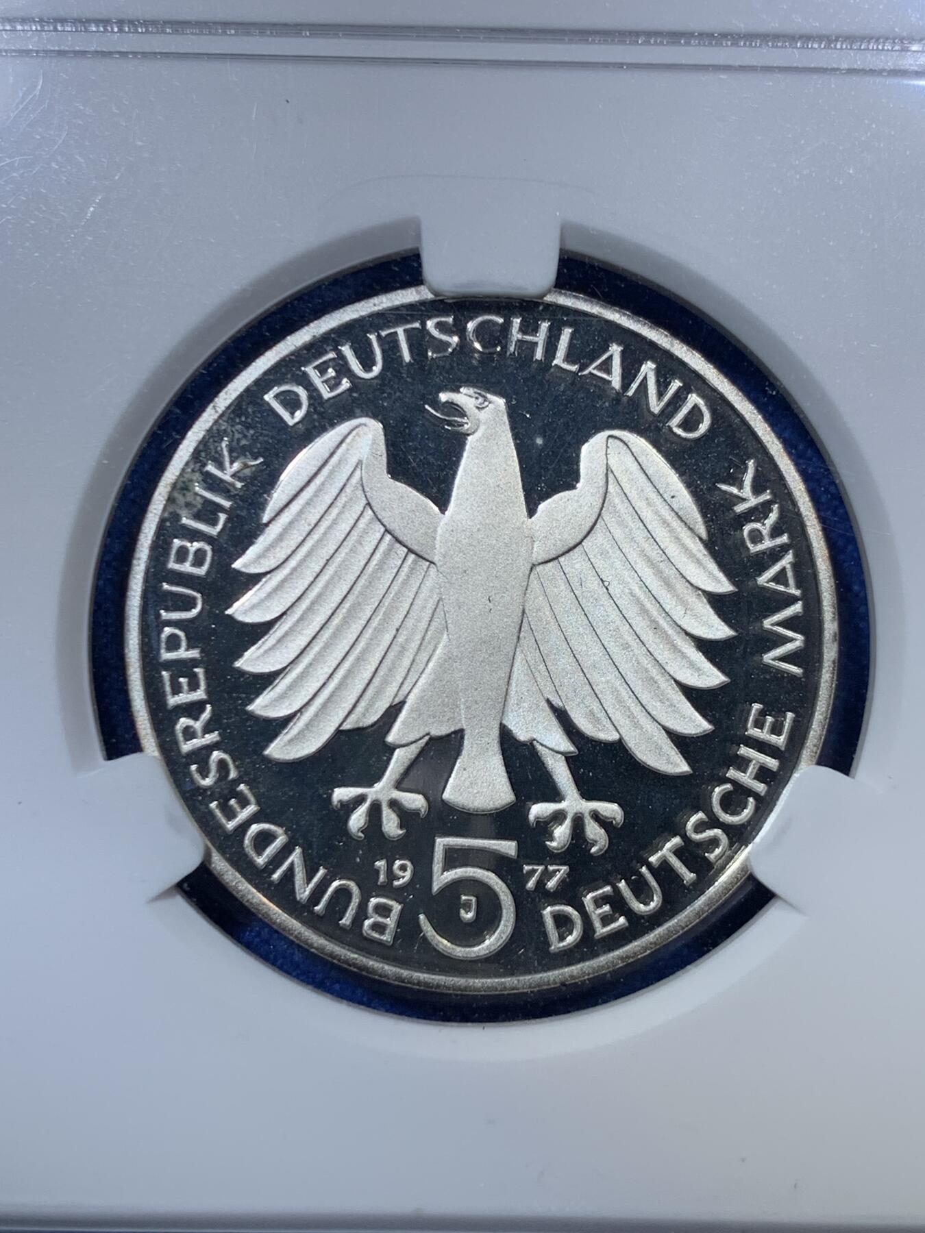 《竞宝斋》第285场- 周日，周一 2场连拍 （全场包邮） ACG PF69 德国1977年高斯精制银币5马克 好品