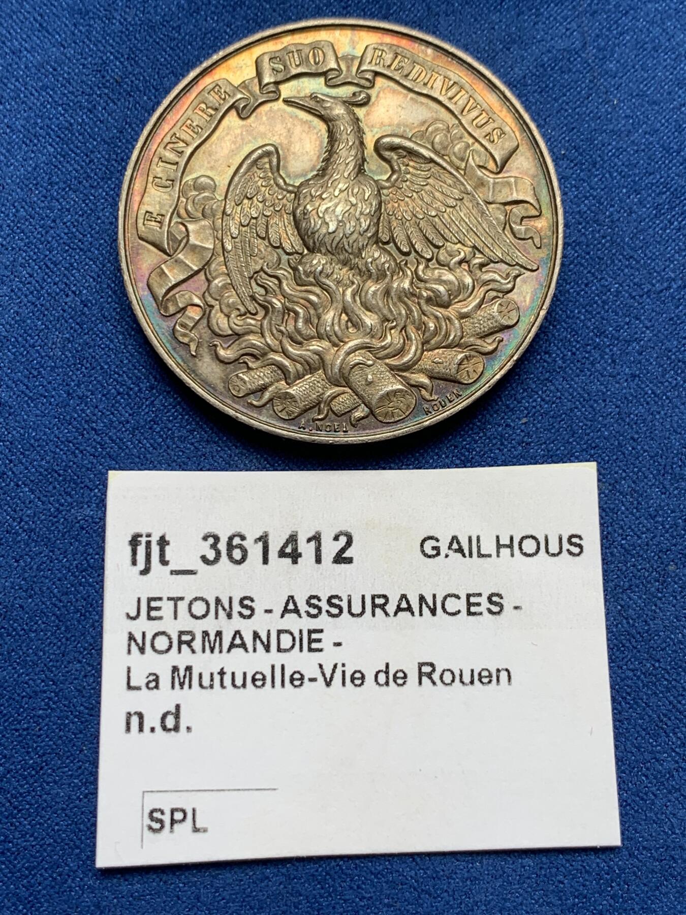 《竞宝斋》第285场- 周日，周一 2场连拍 （全场包邮） 法国1881年浴火凤凰保险银章 丰饶角边铭银标 直径41mm 重量37.7g 大规格 极美品相 五彩包浆！