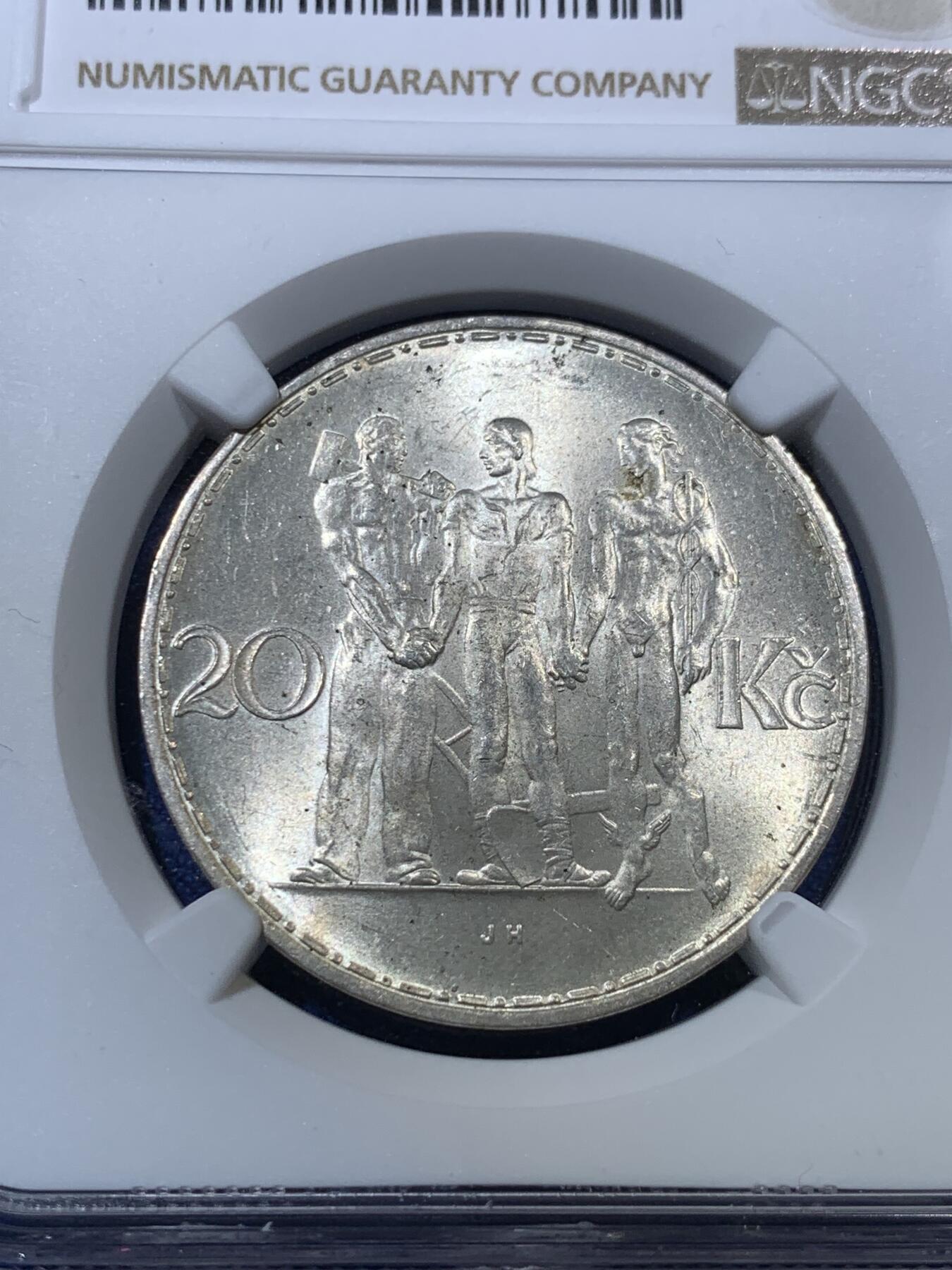 《竞宝斋》第285场- 周日，周一 2场连拍 （全场包邮） NGC MS64 捷克斯洛伐克1933年20克朗银币 这枚普品很常见 但能上64分的不多 两面转光 细节立体 特别是国徽面 动物形象栩栩如生