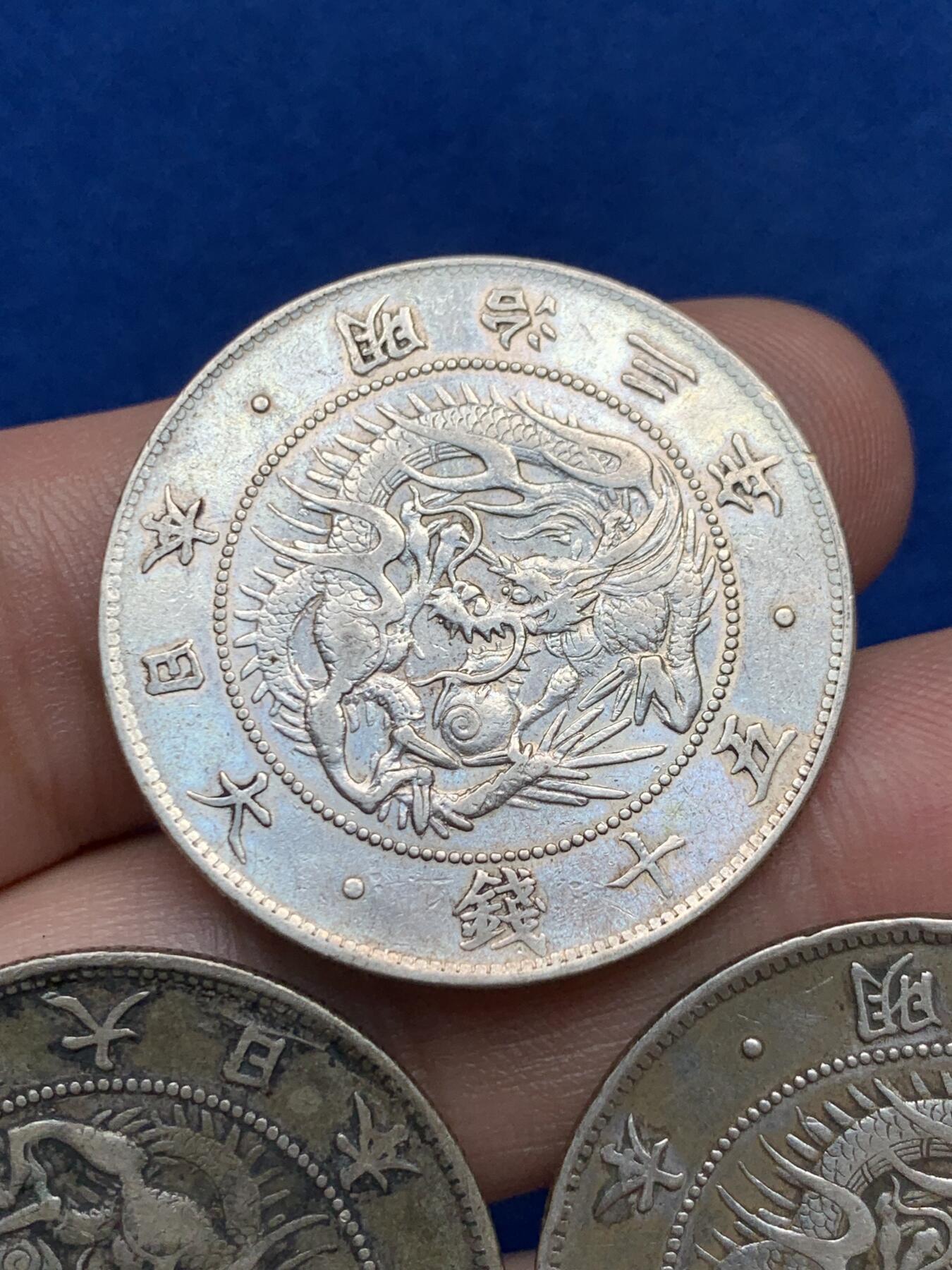 《竞宝斋》第285场- 周日，周一 2场连拍 （全场包邮） 3枚一组 日本明治三年50钱银币 细节见图