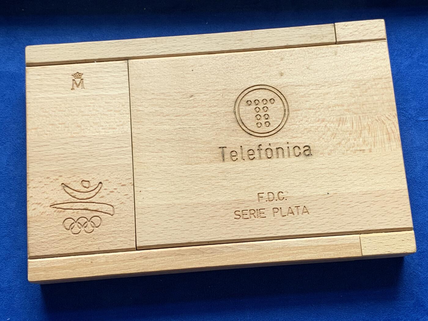 《竞宝斋》第285场- 周日，周一 2场连拍 （全场包邮） 西班牙1990年发行1992年奥运会球类纪念银币 925银 单枚27克*4枚 木盒带证书