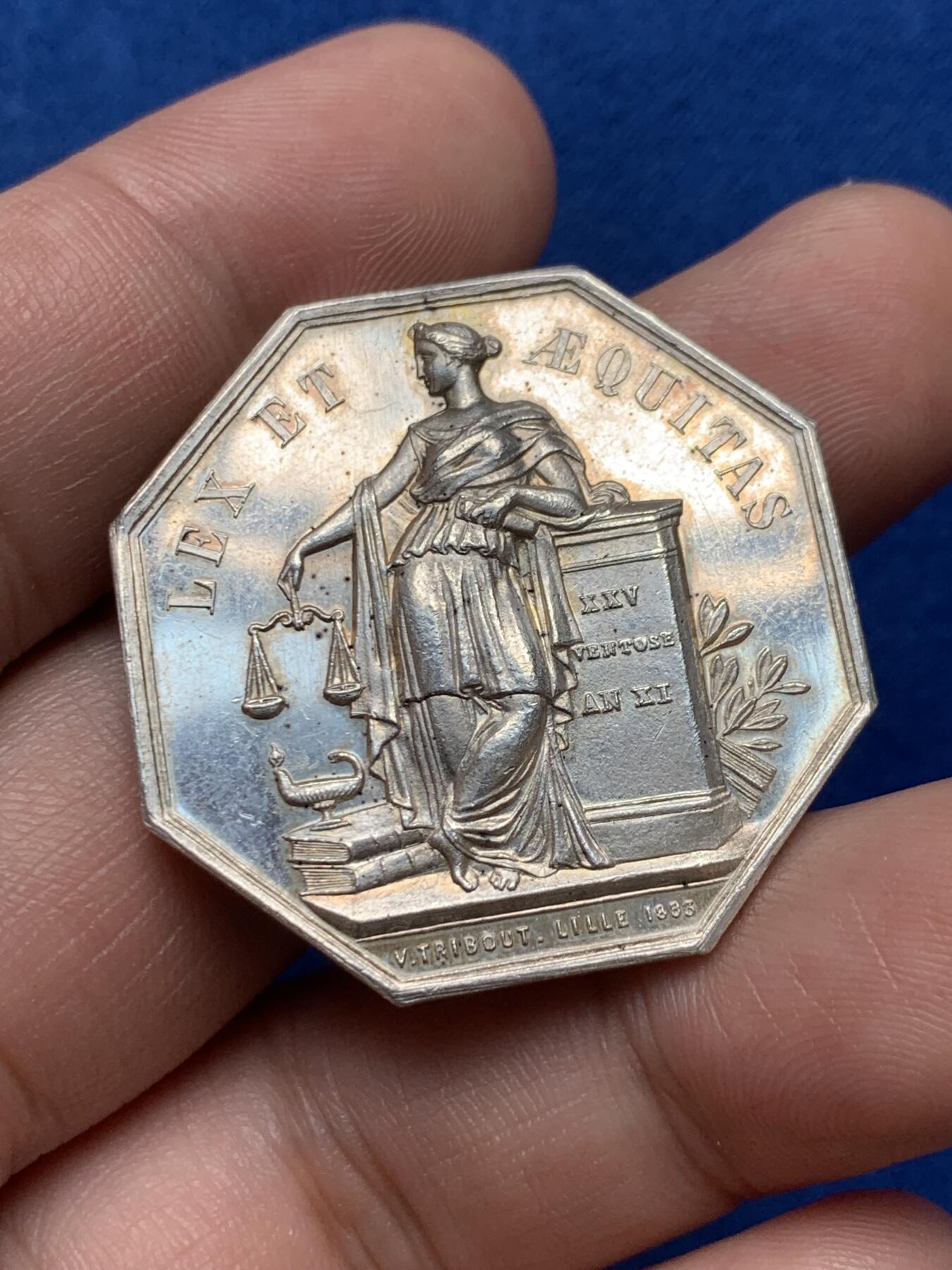 《竞宝斋》第285场- 周日，周一 2场连拍 （全场包邮） 1860-1880年法国里尔地区公证人八角银质代币 丰饶角边铭 34mm 19g