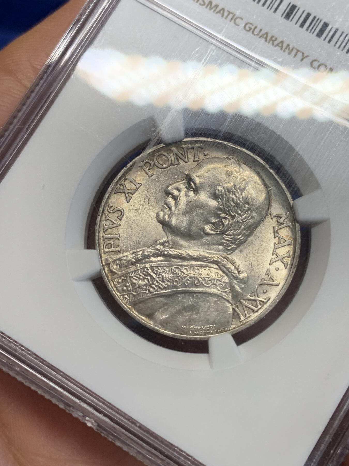 《竞宝斋》第285场- 周日，周一 2场连拍 （全场包邮） NGC MS61 梵蒂冈1937圣母抱婴10里拉银币 原光车轮光 略有低评