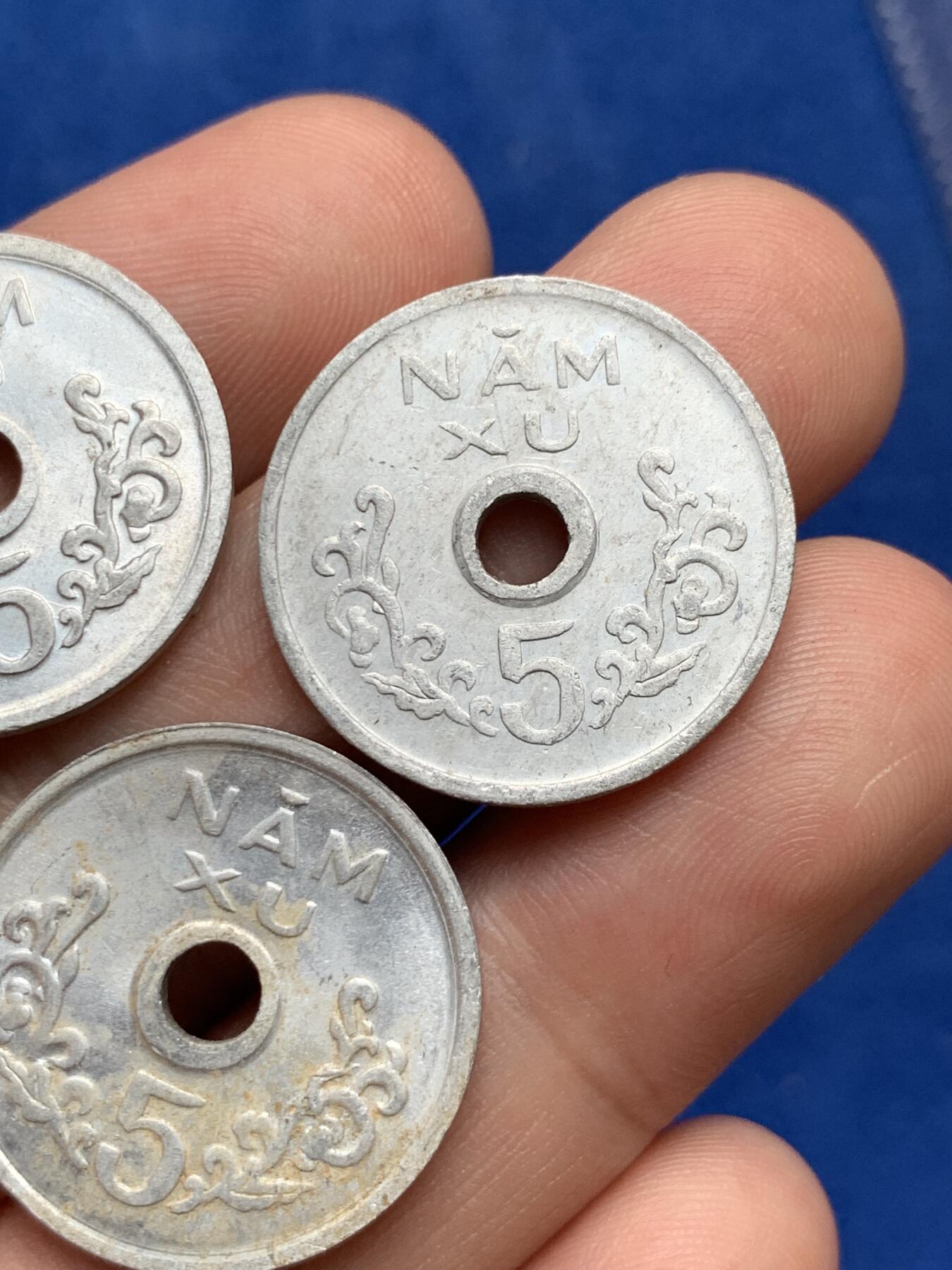 《竞宝斋》第285场- 周日，周一 2场连拍 （全场包邮） 3枚一组 越南1975年5苏铝币